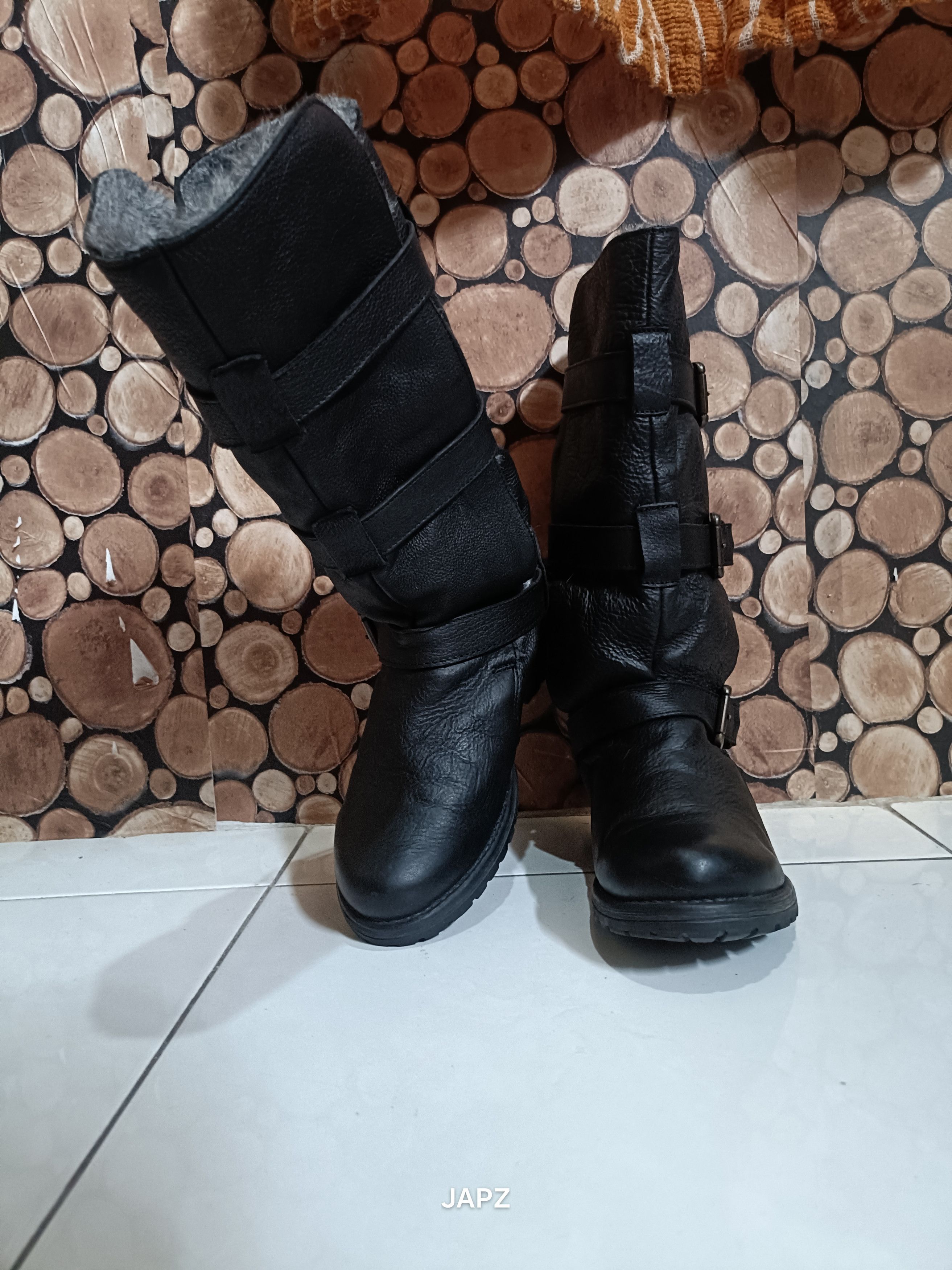 Steve Madden Y2K Steve Madden triple belt winter shearling leather boots Size US 7 / EU 40 - 2 Thumbnail