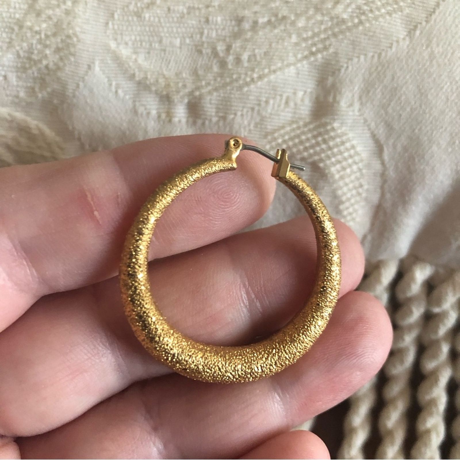 Vintage Vintage textured finish gold hoop pierced earrings Size ONE SIZE - 5 Thumbnail