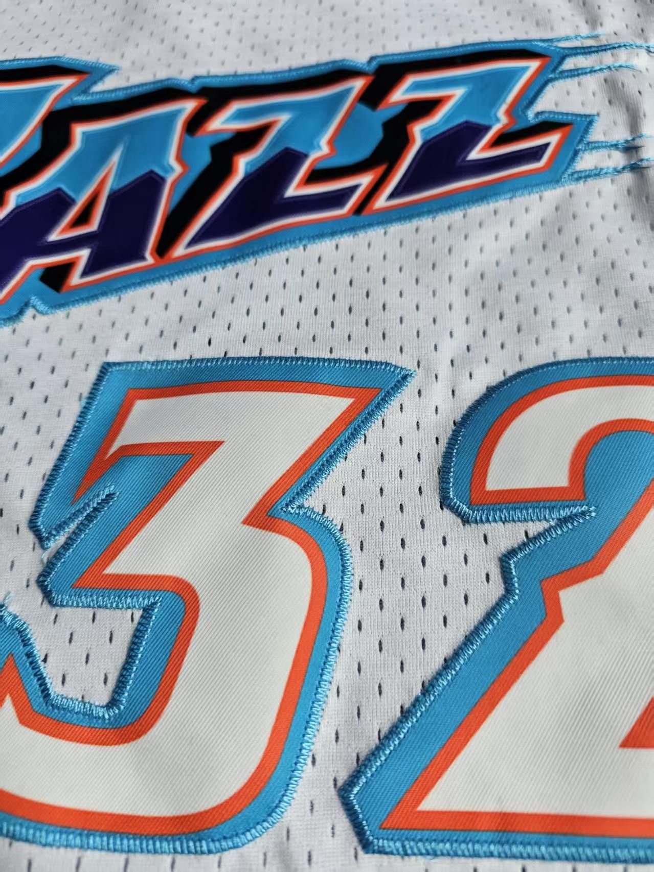 NBA #32 Karl Malone Jersey Utah Jazz 1996 97 Size US L / EU 52-54 / 3 - 5 Thumbnail