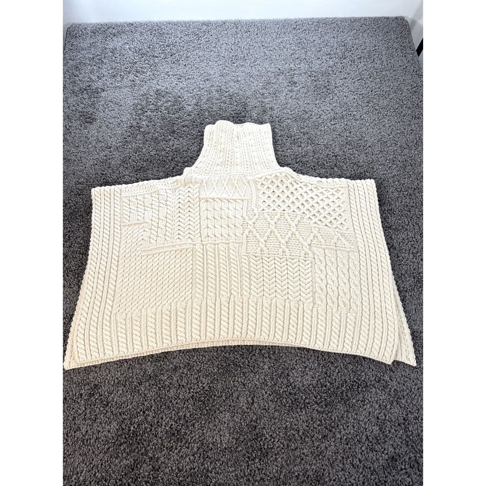 Vintage Carraig Donn Cable Poncho Aran Ivory Merino Wool Knit Size ONE SIZE - 5 Thumbnail