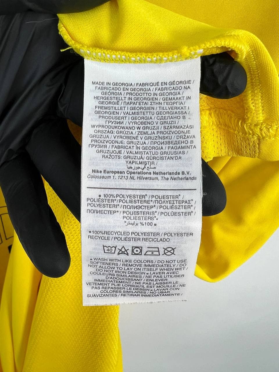 Nike BSC YOUNG BOYS 2020 SWISS CHAMPIONS SHIRT NIKE Sz L Size US L / EU 52-54 / 3 - 3 Thumbnail