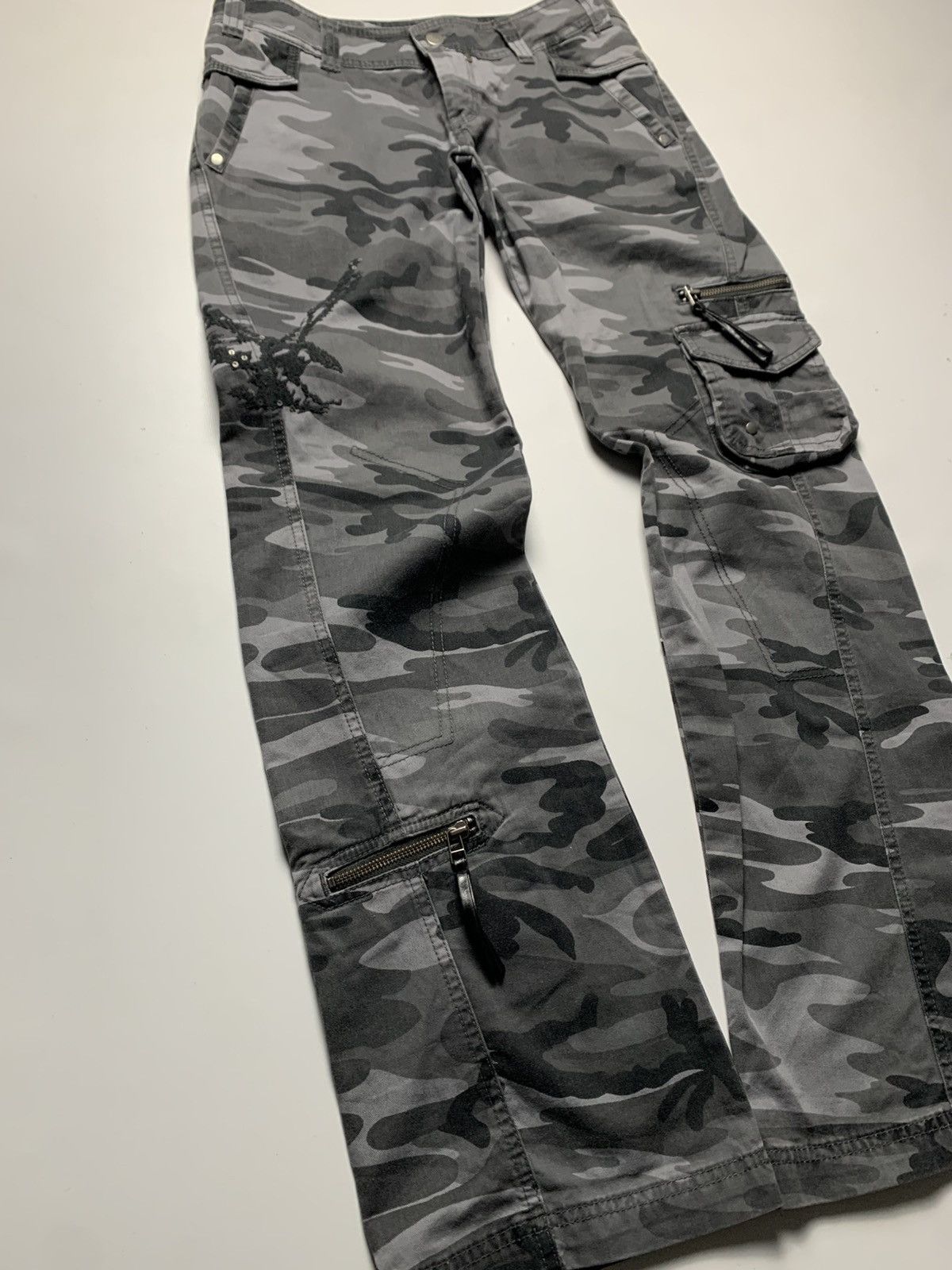 If Six Was Nine × Le Grande Bleu (L.G.B.) × Vintage VINTAGE CAMO PRINTED FLARED MULTI-POCKET PANTS Size 26" / US 2 / IT 38 - 4 Thumbnail