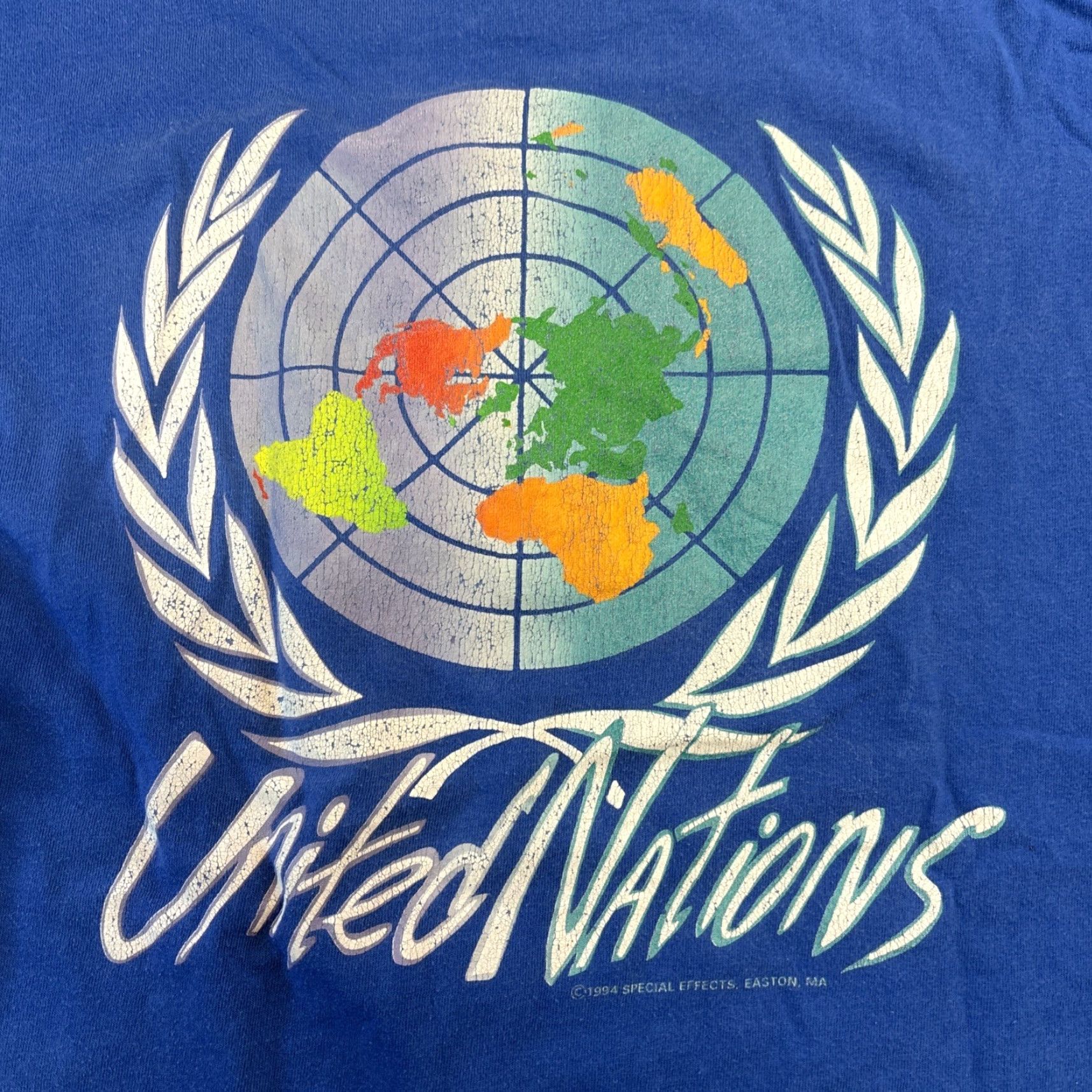 Fruit Of The Loom VINTAGE United Nations UN Map T Shirt Men’s Large Blue Graphic L Mens Shirt Size US L / EU 52-54 / 3 - 7 Thumbnail