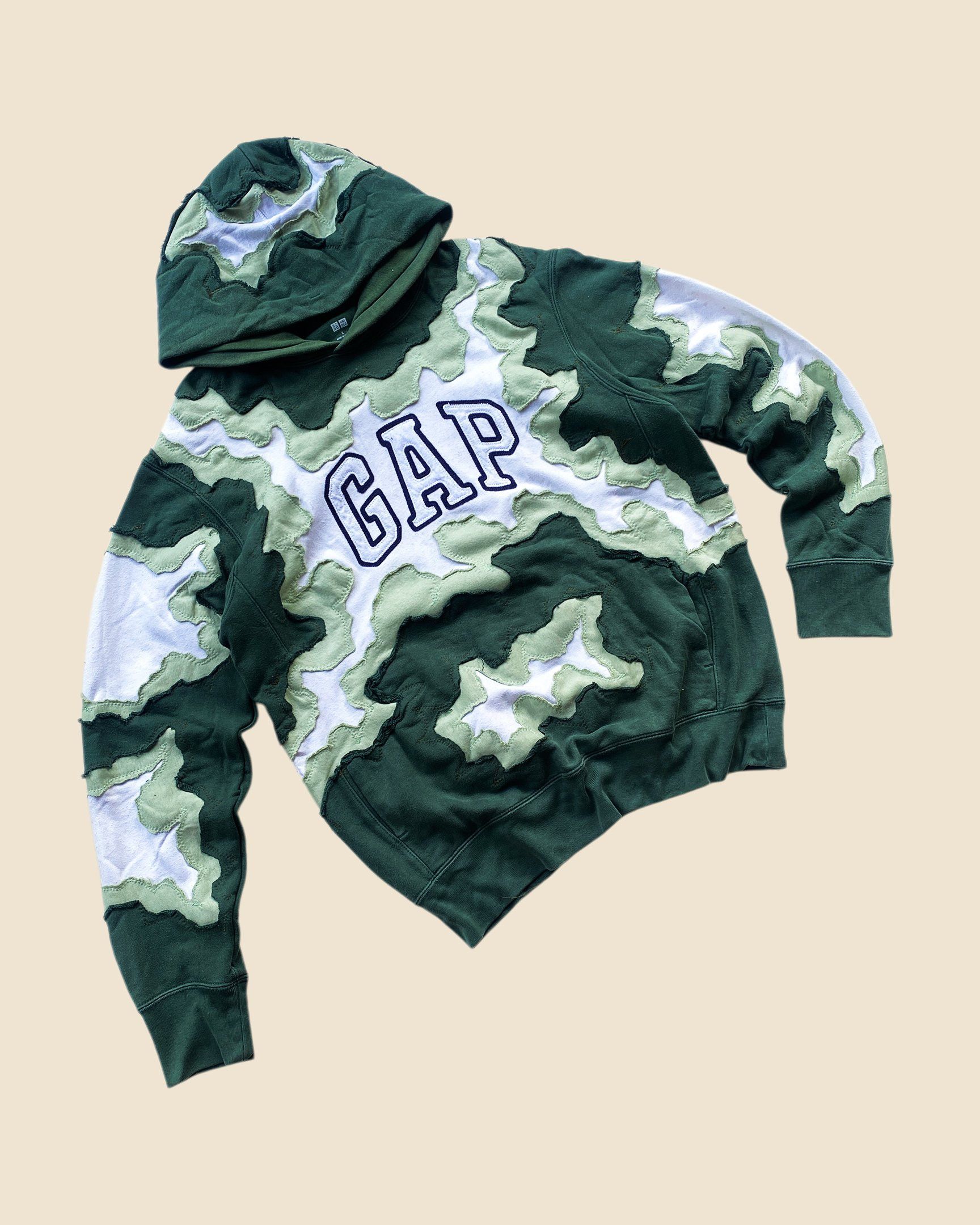 Gap × Handmade 1 OF 1 REWORKED GAP CRACKY GREEN GRADATION HOODIE SIZE L Size US L / EU 52-54 / 3 - 5 Thumbnail
