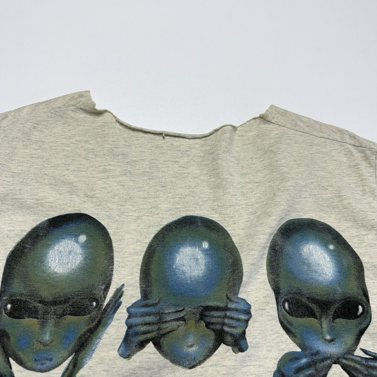 Vintage Vintage You Are Not Alone Aliens T Shirt Mens Gray Cropped Size US M / EU 48-50 / 2 - 12 Thumbnail
