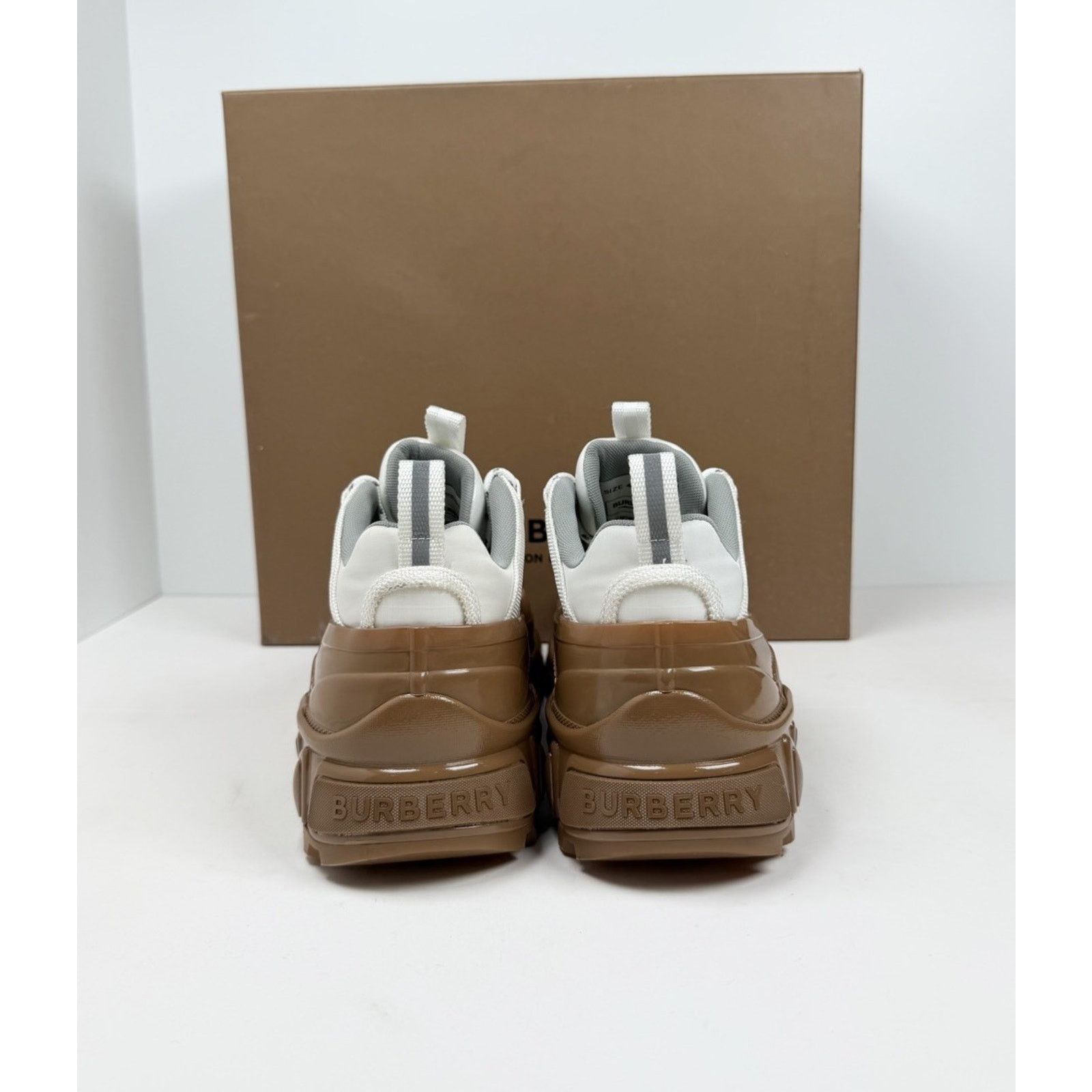 Burberry Size 41EU/8US - Burberry Arthur White Brown Size US 8 / EU 41 - 4 Thumbnail