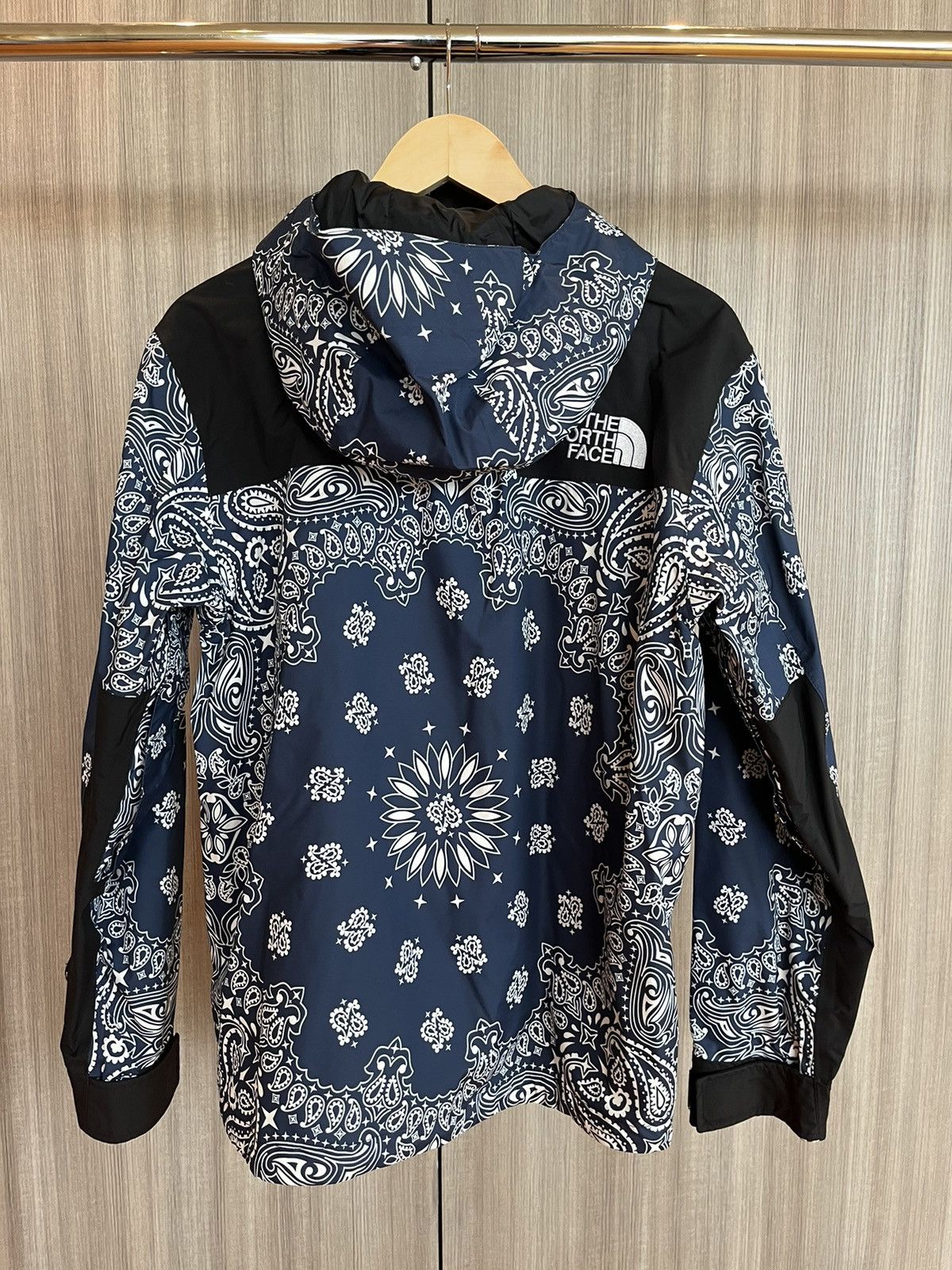 Supreme × The North Face Supreme x TNF Blue Bandana Mountain Jacket Size US M / EU 48-50 / 2 - 4 Thumbnail