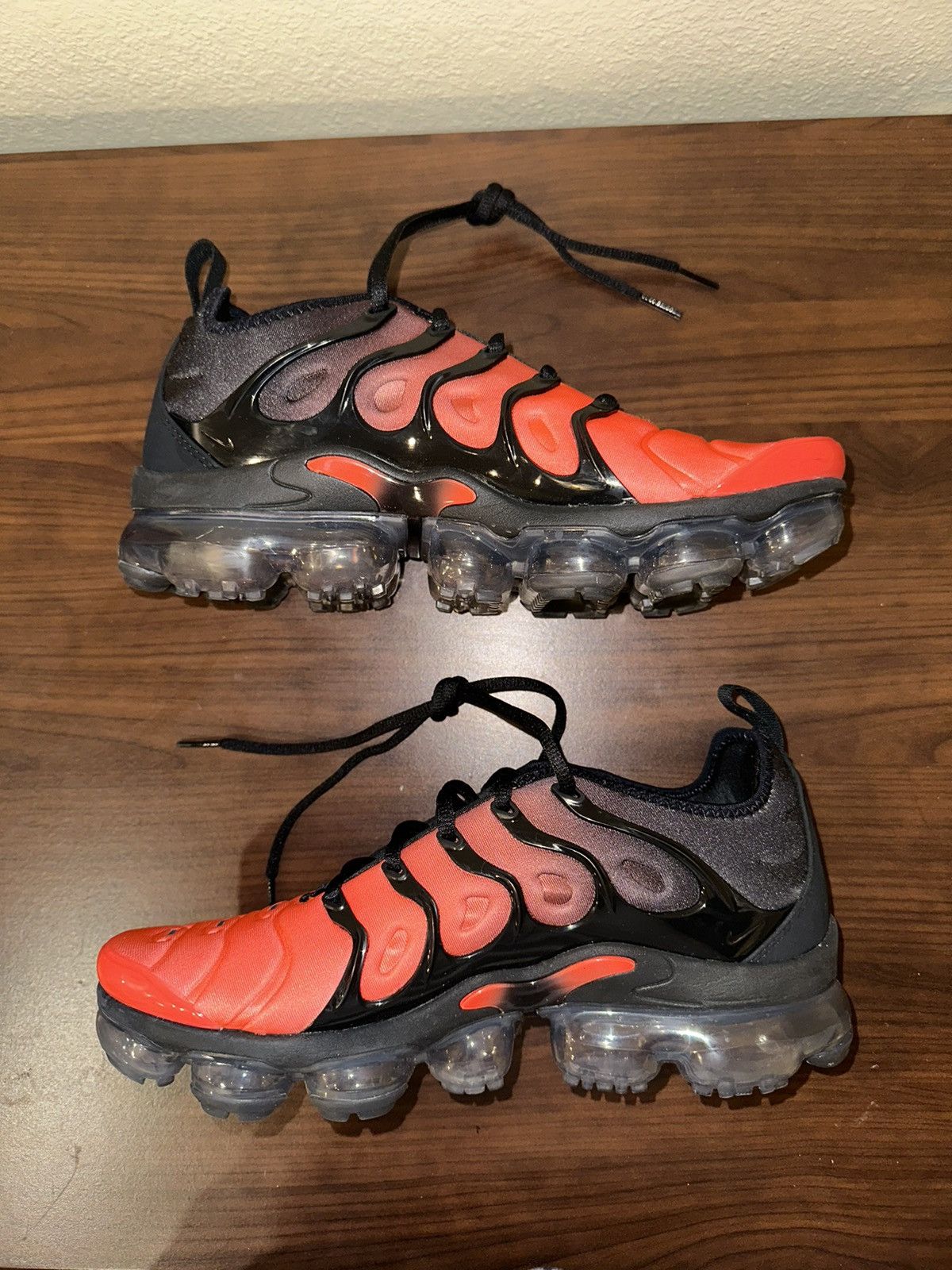 Air Vapormax Plus ‘Crimson Gradient