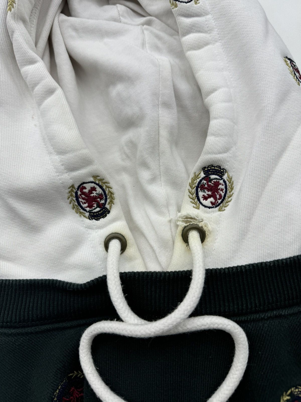 Kith × Tommy Hilfiger Kith x Tommy Hilfiger Full Embroidered Crest Logo Hoodie Size US S / EU 44-46 / 1 - 8 Thumbnail
