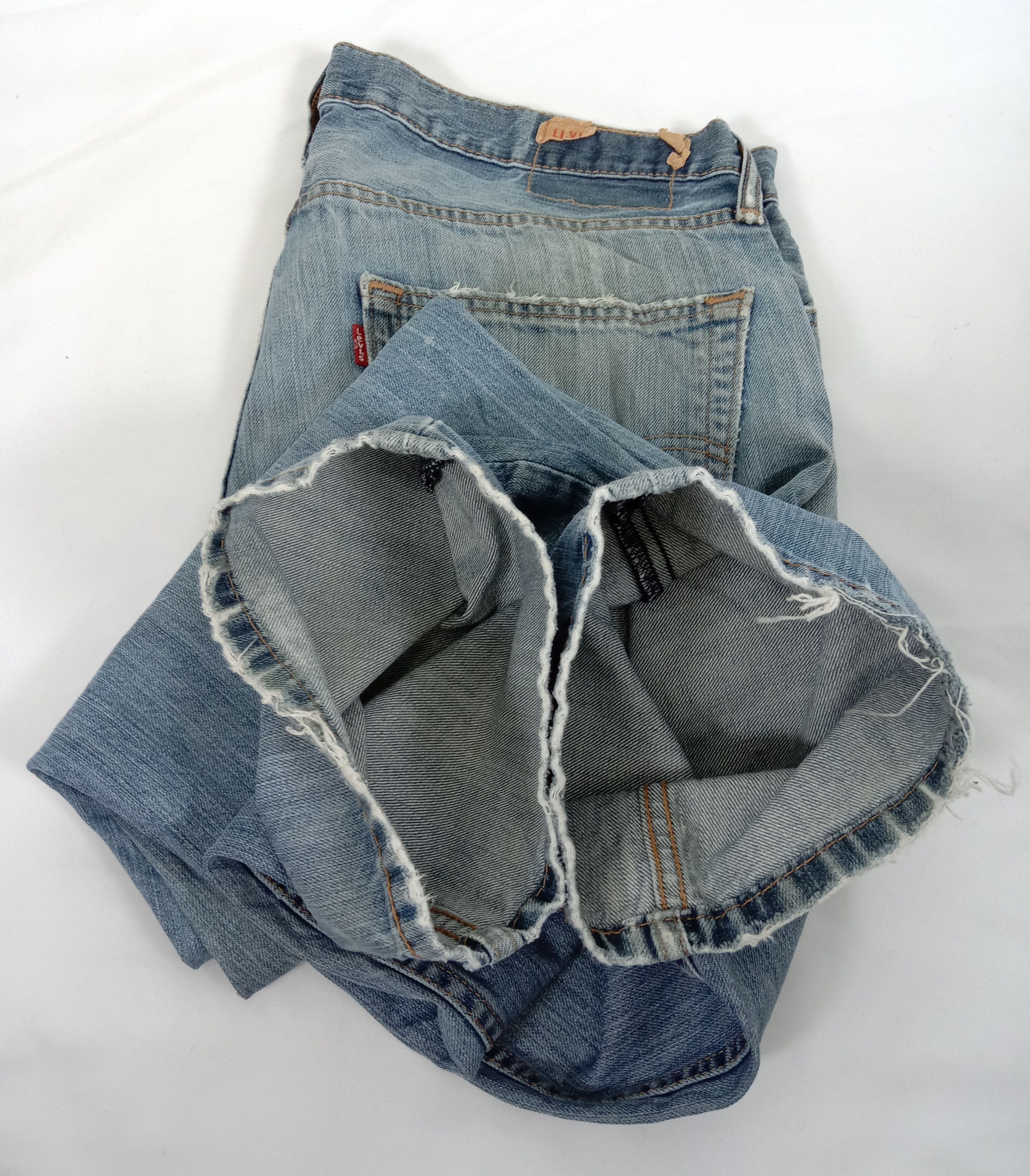 Levi's Vintage Levi’s 559 Jeans Faded Blue Distressed Denim Size US 37 - 16 Thumbnail