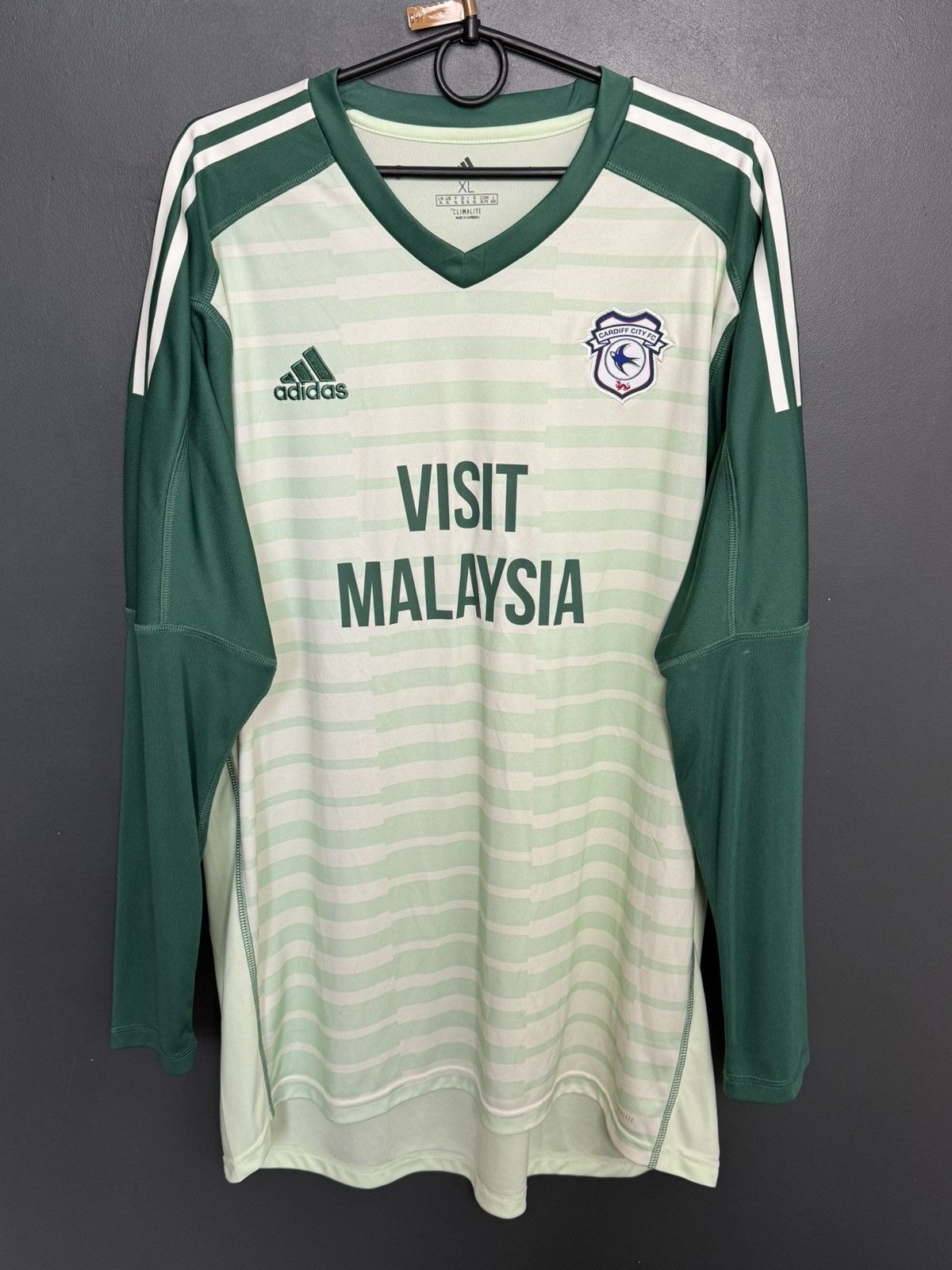 Adidas Cardiff City 18/19 Goalkeeper Football Long Sleeve Jersey Size US XL / EU 56 / 4 - 1 Thumbnail