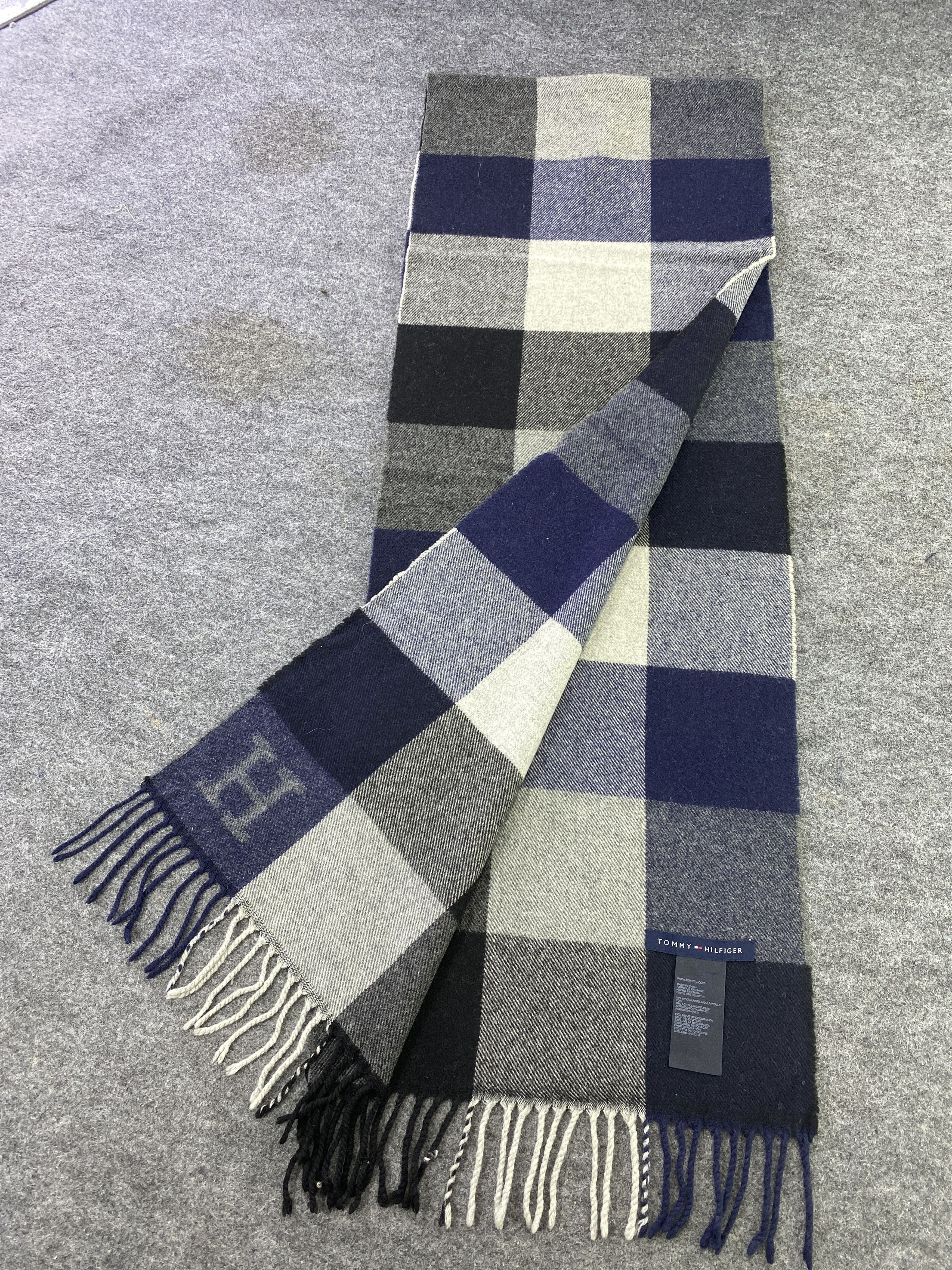 Tommy Hilfiger Tommy Hilfiger Scarf / Muffler / Neckwear -T556 Size ONE SIZE - 3 Thumbnail