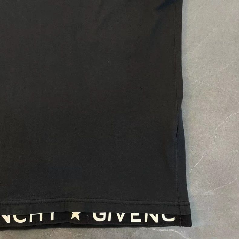 Givenchy Givenchy T-shirt, size XL (160), retail price 380 Size US XL / EU 56 / 4 - 6 Thumbnail