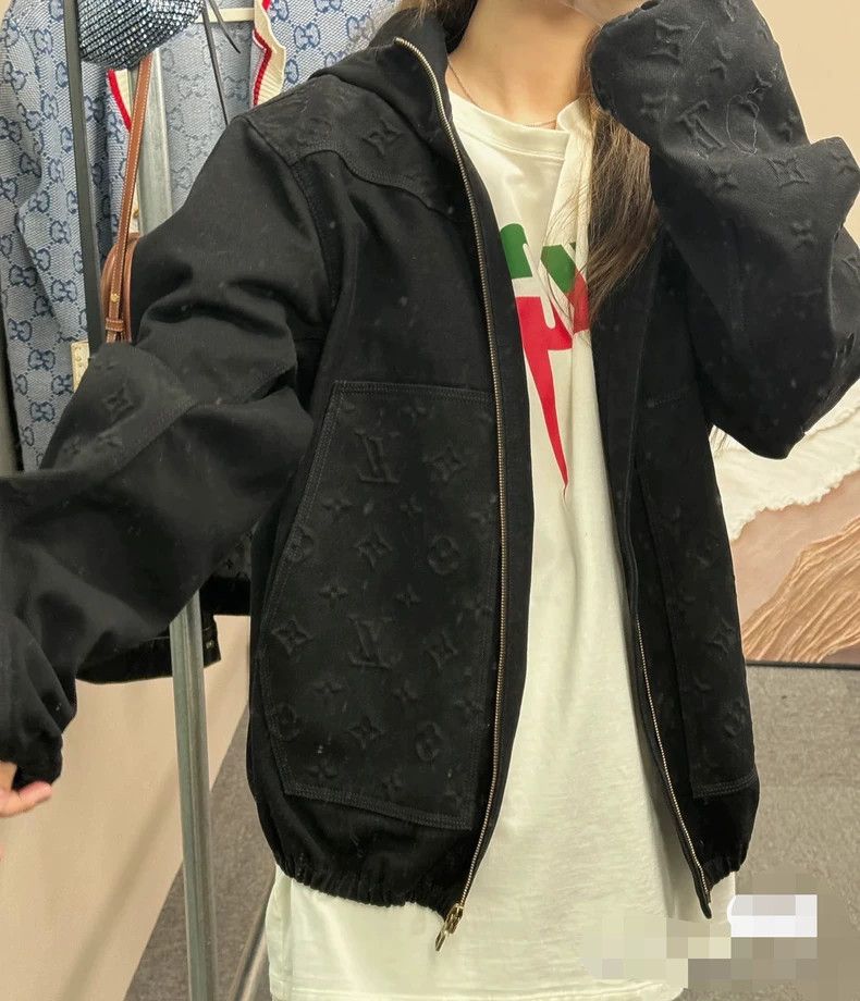 Louis Vuitton Louis Vuitton Black lumberjack embossed full-print denim ja Size US M / EU 48-50 / 2 - 1 Thumbnail