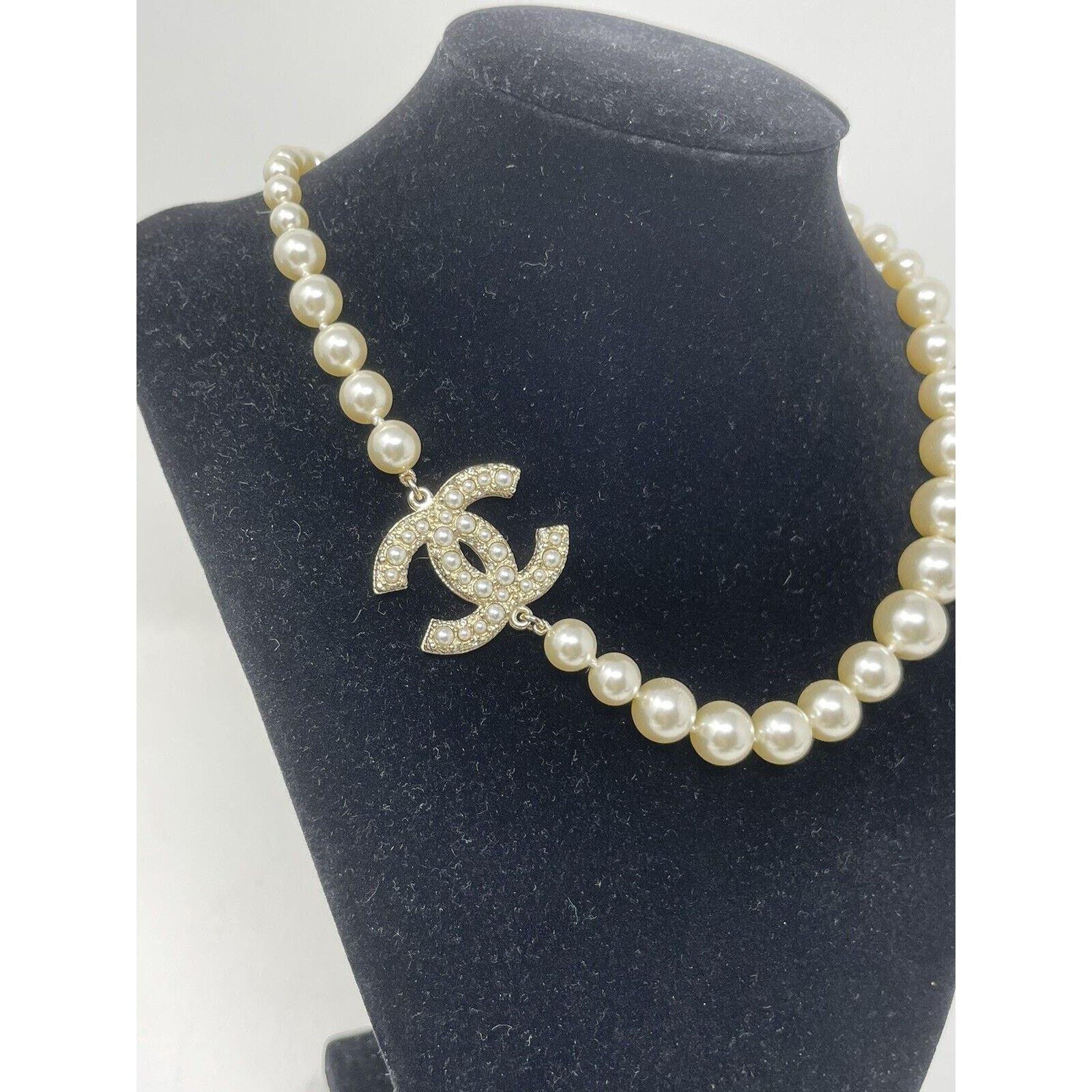 Chanel Chanel Pearl CC Chocker Necklace NWOT Size ONE SIZE - 4 Thumbnail