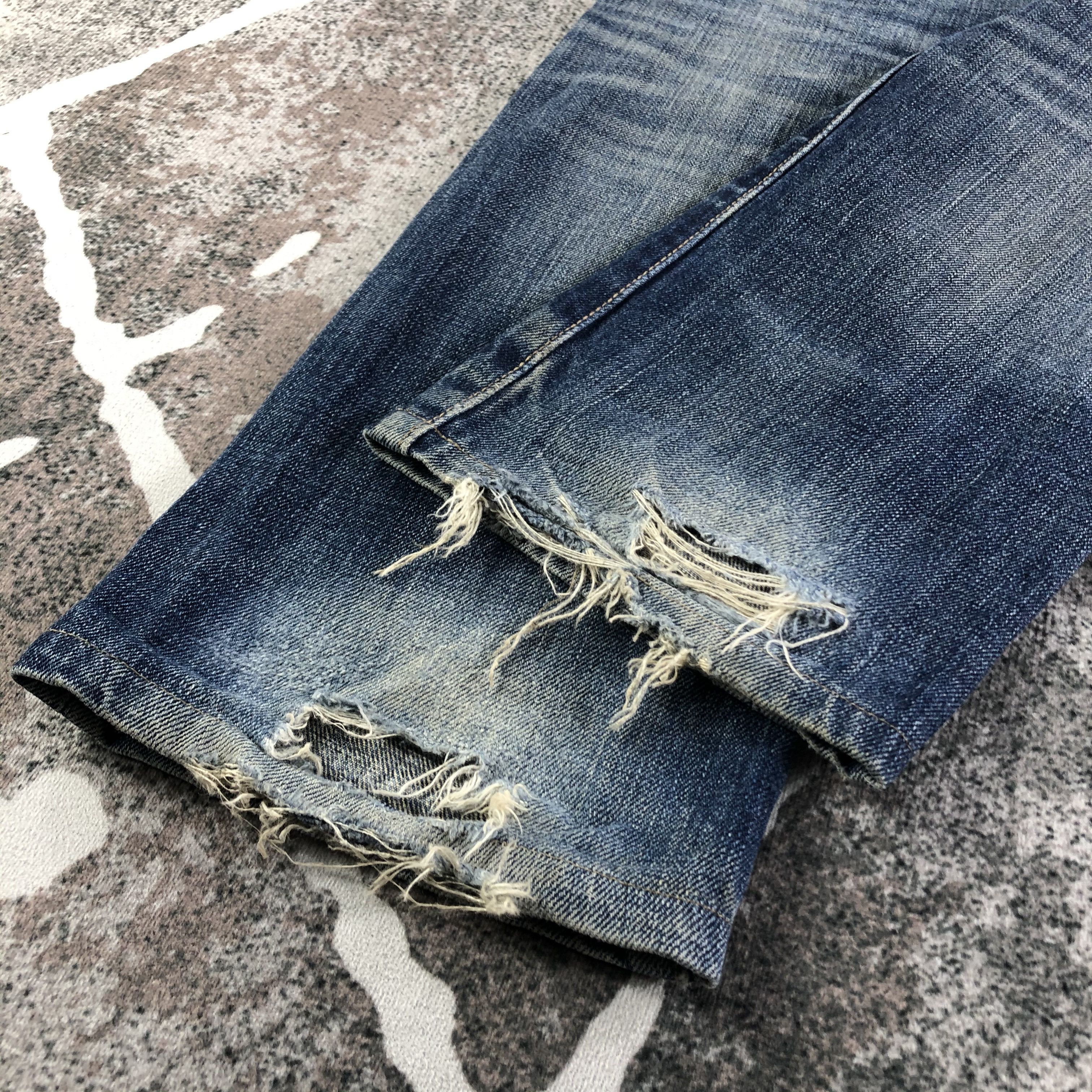 Levi's Vintage Levis 501 Jeans Faded Blue Ripped Denim Size US 28 / EU 44 - 6 Thumbnail