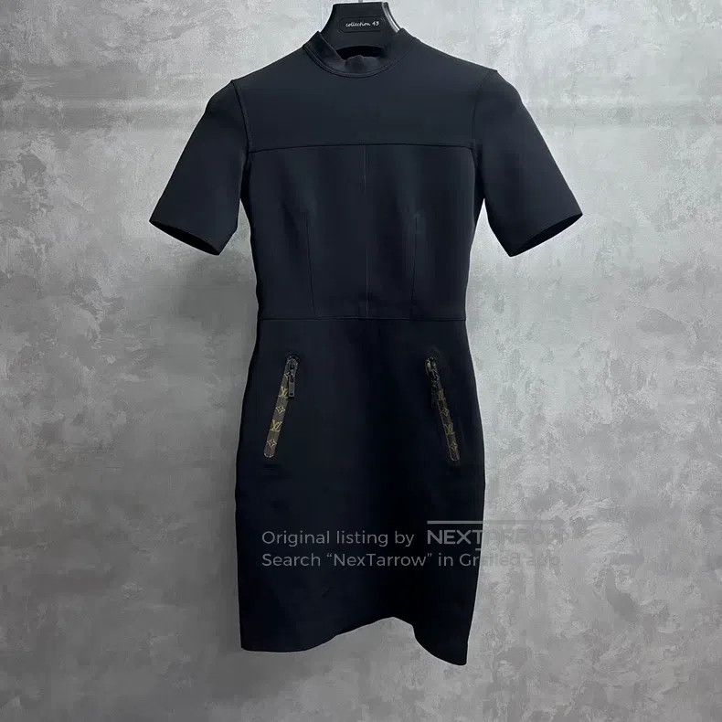 Louis Vuitton Louis Vuitton Black Solid Round Neck Short Sleeve Dress Size XXS / US 00 / IT 34 - 1 Thumbnail