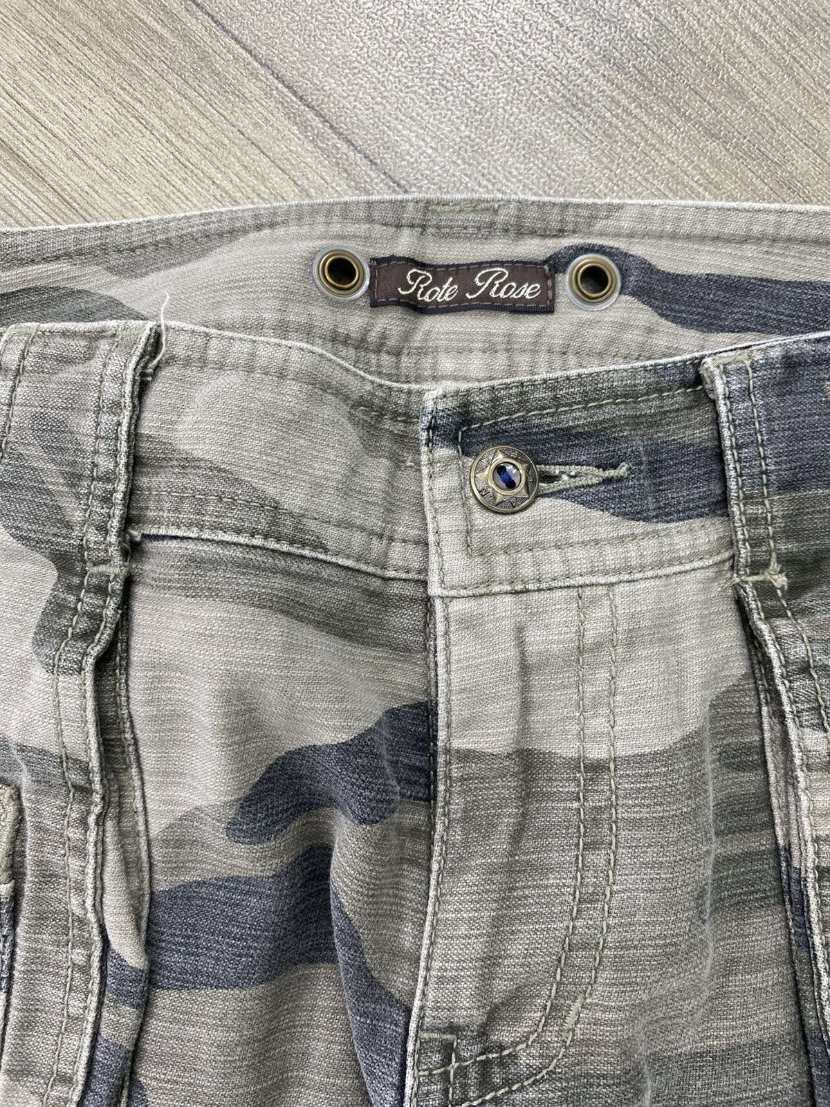 If Six Was Nine 2000s Rote Rose 3D Bondage Multipocket Camo Flared Pants Y2K Size US 28 / EU 44 - 8 Thumbnail
