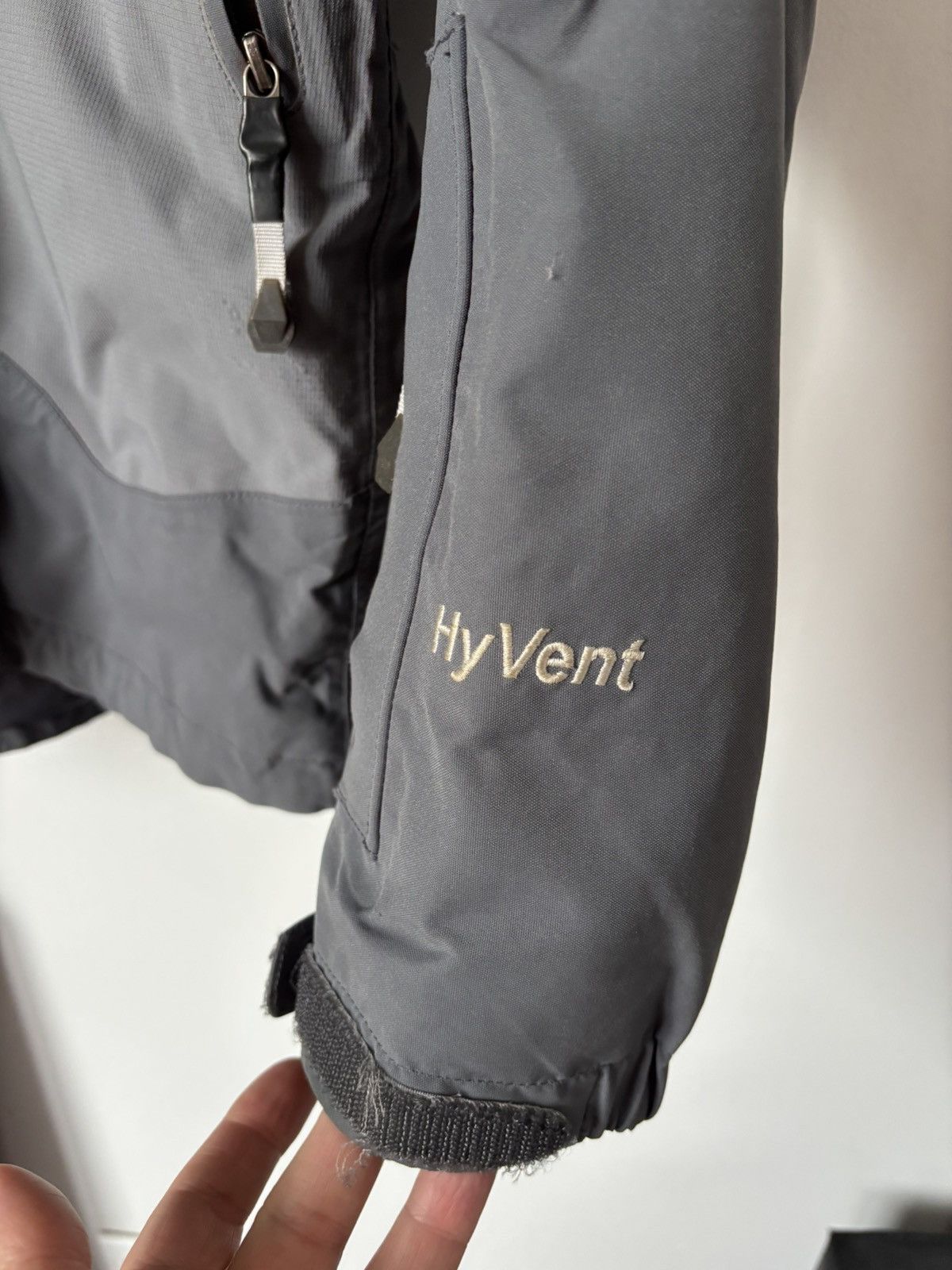 The North Face Vintage The North Face HyVent Ski Jacket Grey Red Size L Size US L / EU 52-54 / 3 - 5 Thumbnail