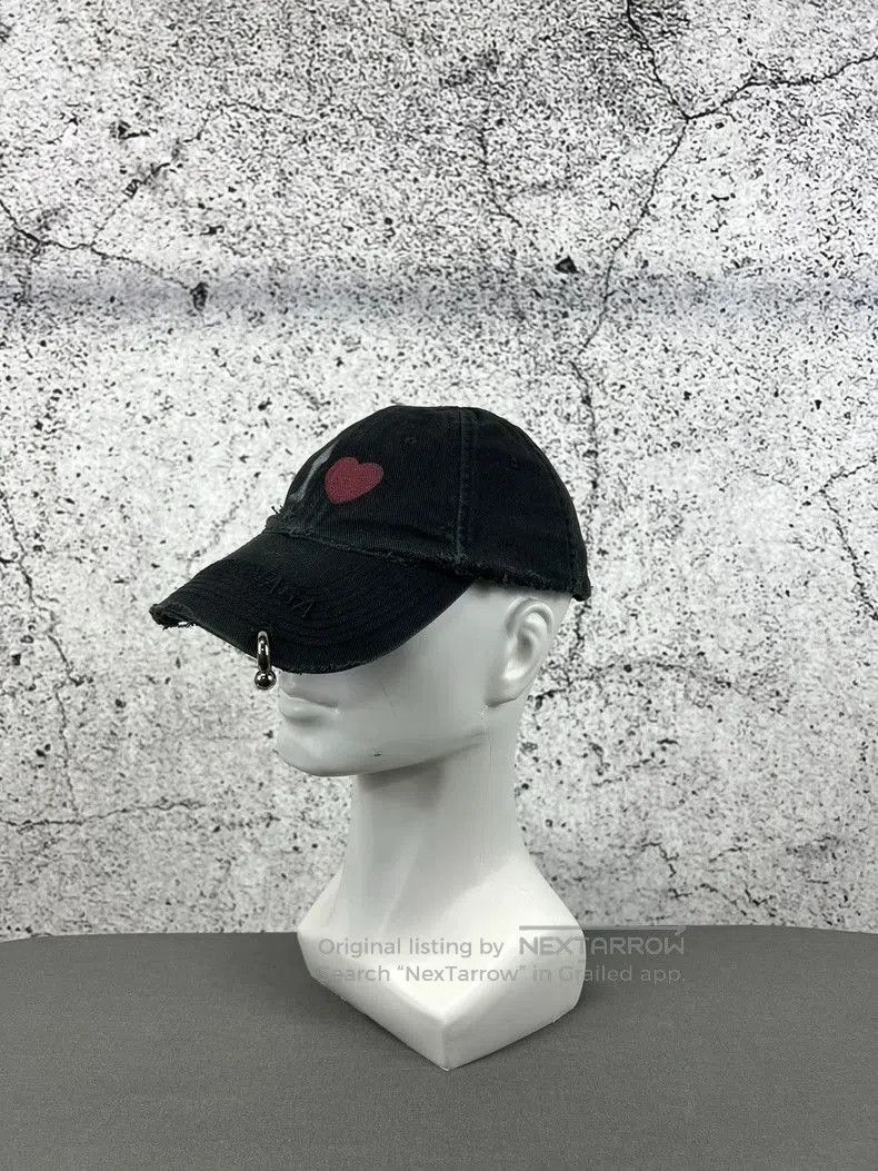 Balenciaga Balenciaga Valentine's Day Baseball Cap. Size ONE SIZE - 1 Thumbnail