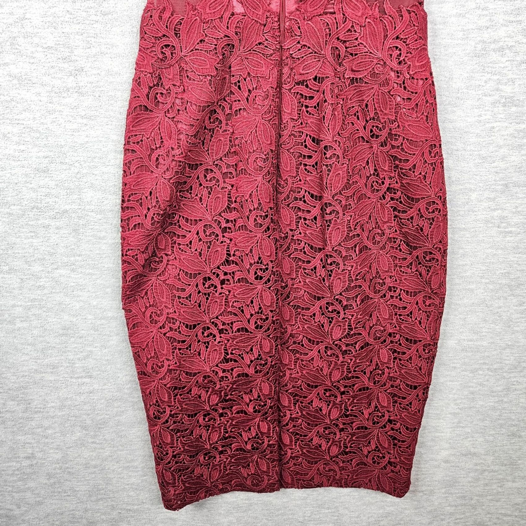Monique Lhuillier Monique Lhuillier Burgundy Lace Sheath Dress Short Sleeve Round Neck Zip Back Size 0 Womens Size XS / US 0-2 / IT 36-38 - 4 Thumbnail