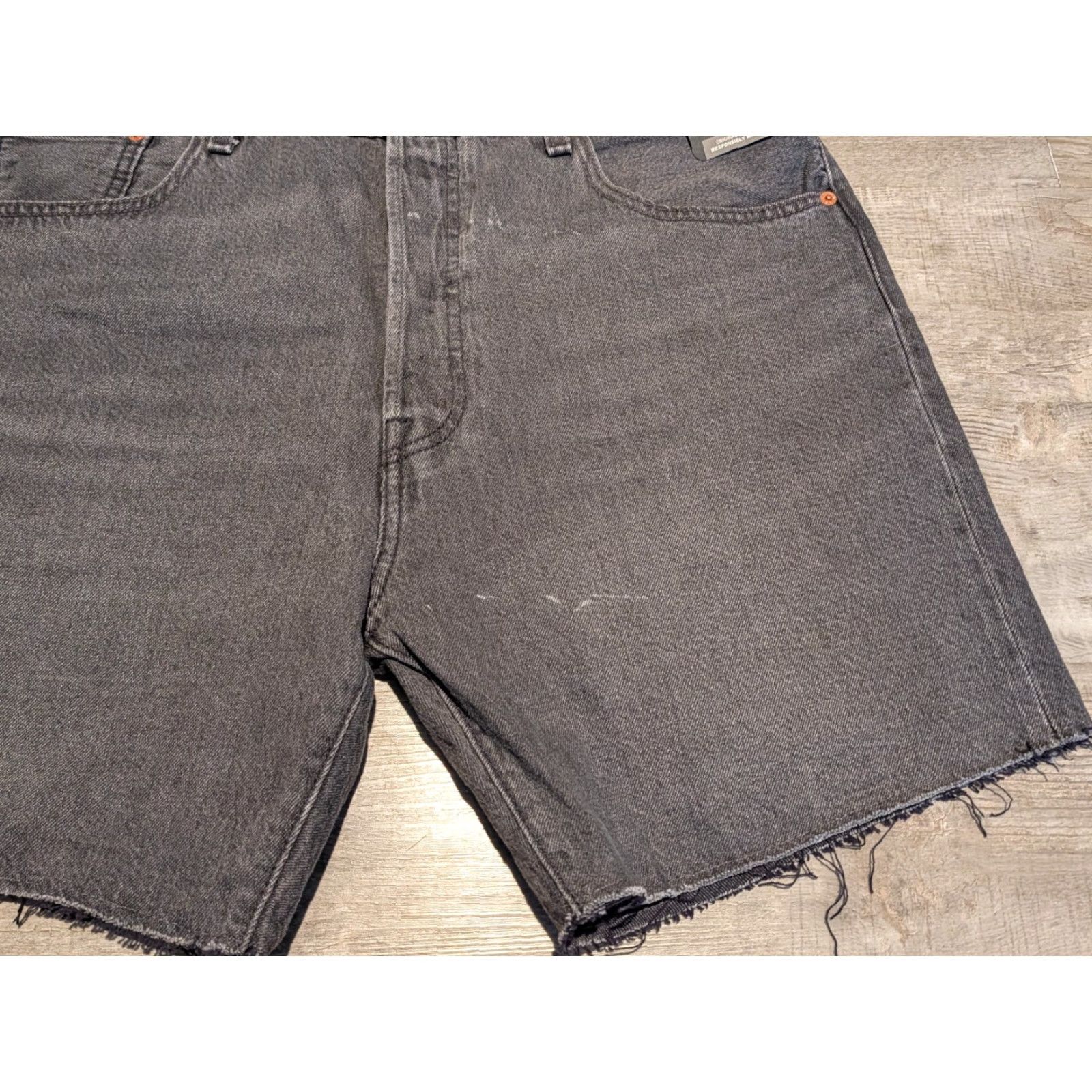 VINTAGE Levi’s 501 Original Fit Cut Off Denim Jean Shorts Black 38 Men’s 7 in Inseam 5-Pocket Denim 90s American Outdoor NWT