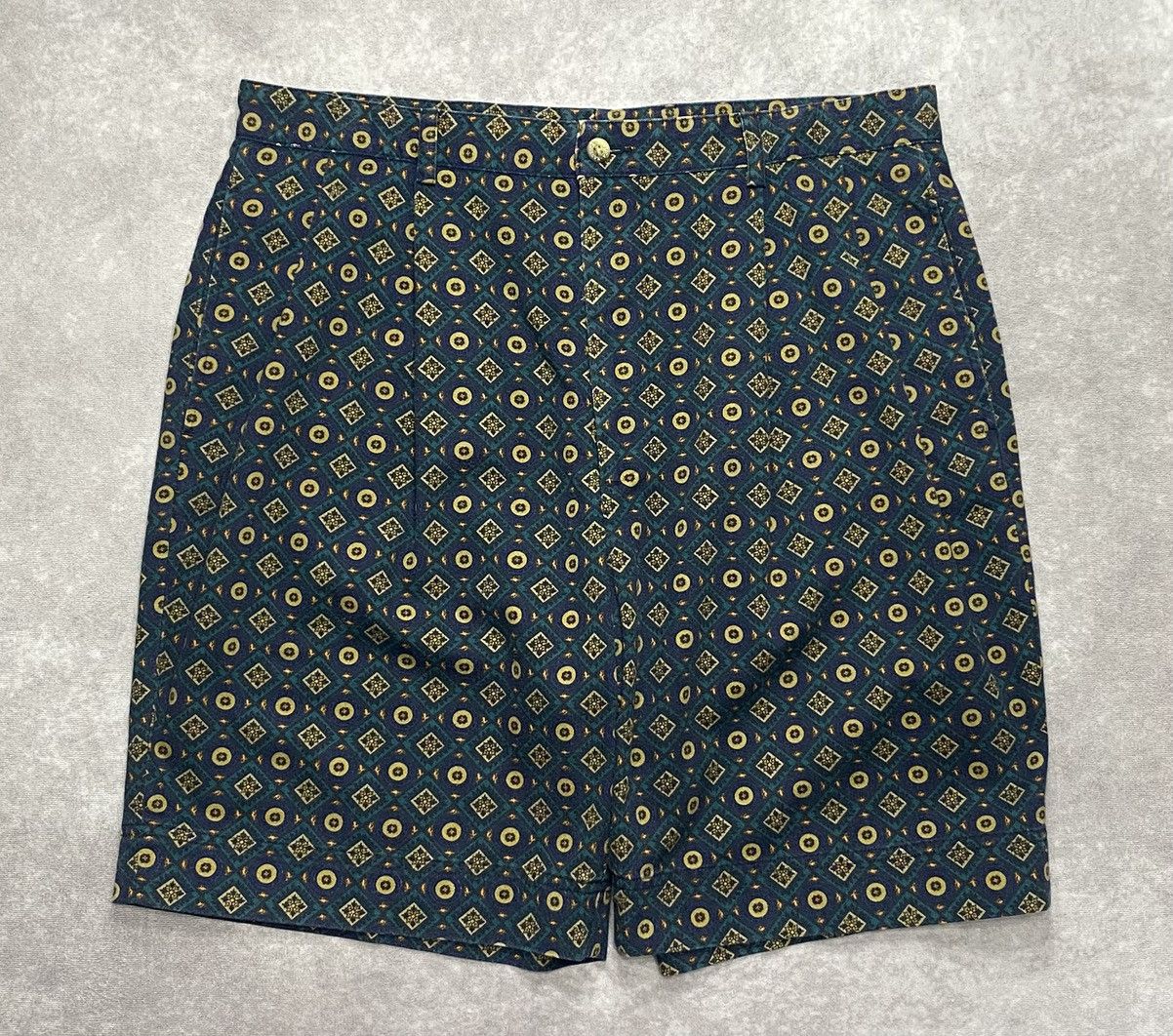 Nautica 90’s Vintage Nautica Mandela Shorts Size US 36 / EU 52 - 1 Thumbnail