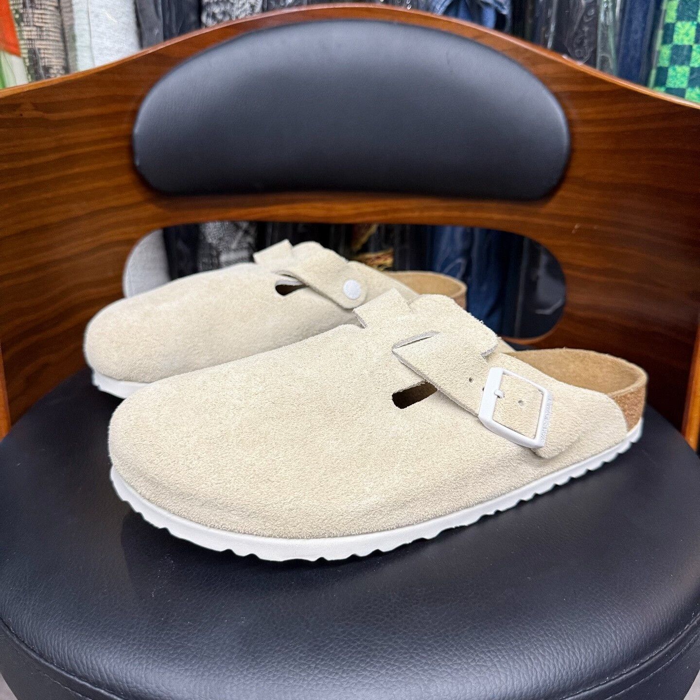 Birkenstock Birkenstock White Sandals 8.5 Men Size US 8.5 / EU 41-42 - 1 Thumbnail