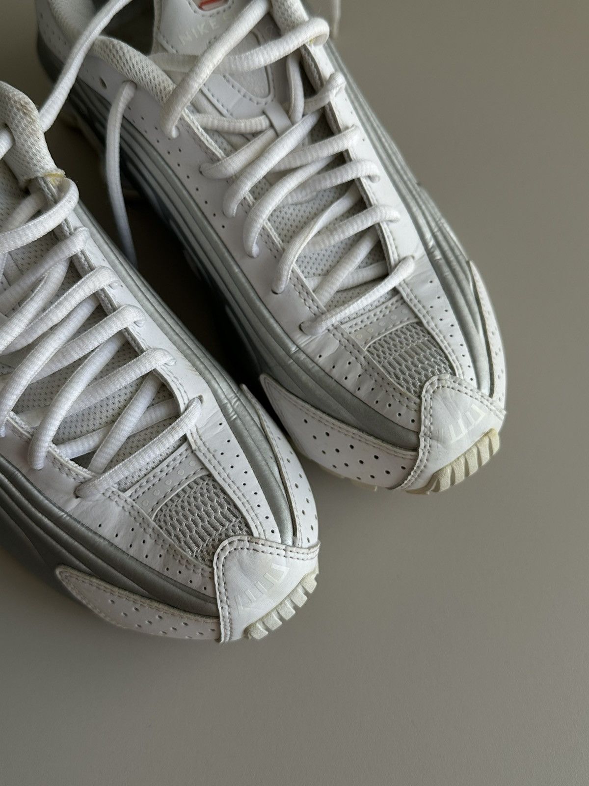 Japanese Brand Nike shox R4 metallic white Size US 5.5 / EU 38 - 14 Thumbnail