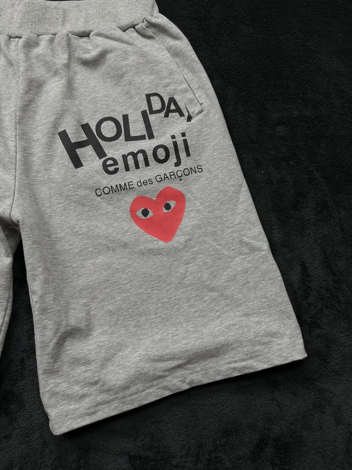 Comme des Garcons play comme des garcons holiday emoji shorts big logo rare Size US 34 / EU 50 - 5 Thumbnail
