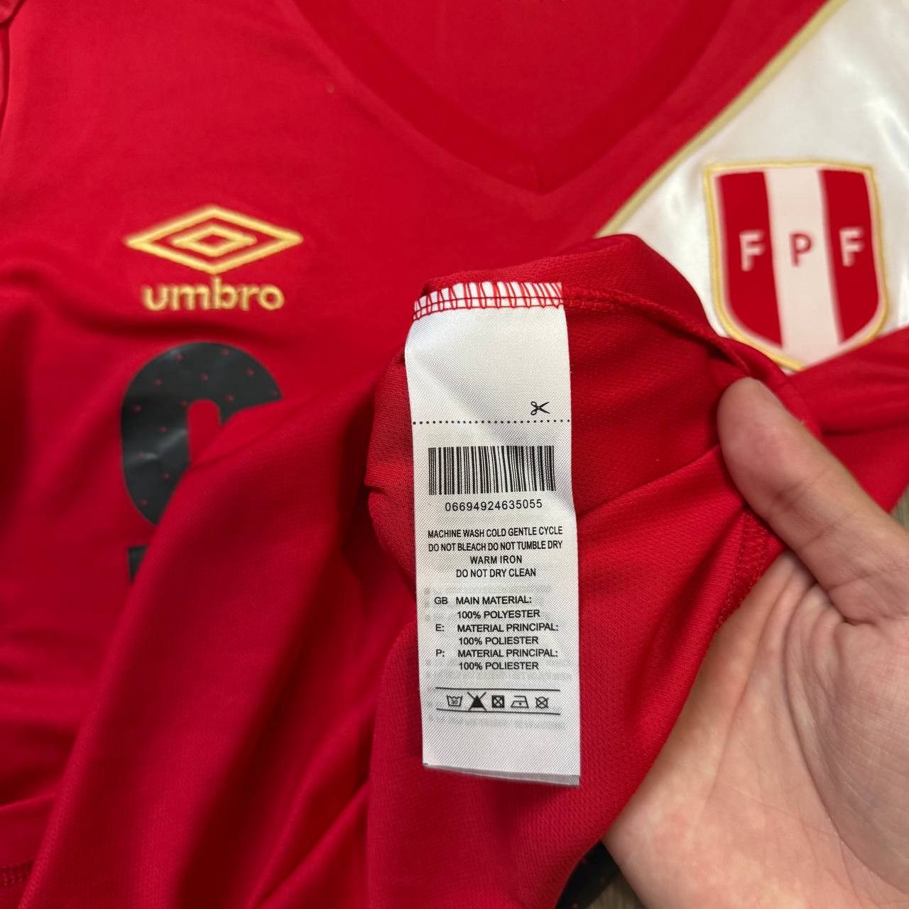 Umbro UMBRO PERU 2018/2020 GUERRERO SOCCER FOOTBALL JERSEY Size US S / EU 44-46 / 1 - 7 Thumbnail