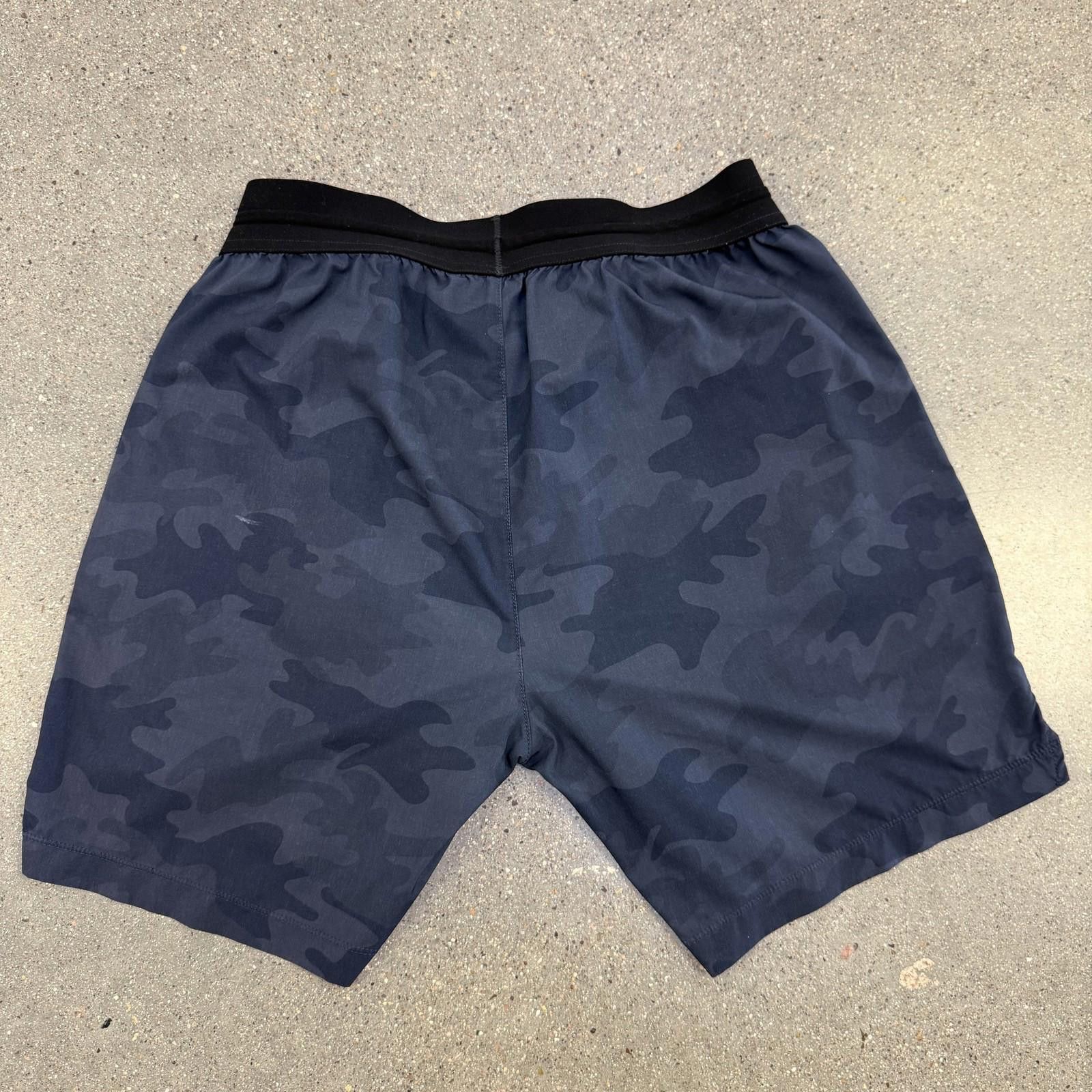 Rhone Rhone Shorts Mens M Black Camo Activewear Zip Pocket Gym Size US 32 / EU 48 - 6 Thumbnail