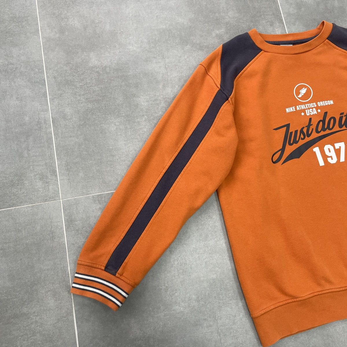 Nike × Vintage Vintage Nike Athletics Oregon USA Sweatshirt Young XL (S) Size US S / EU 44-46 / 1 - 3 Thumbnail