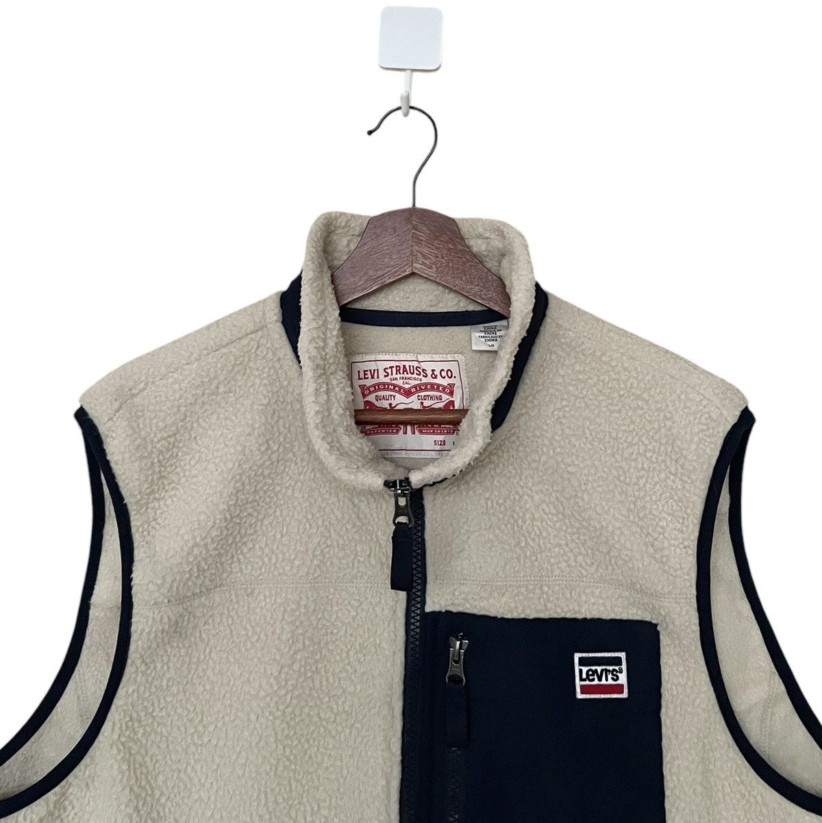 Levi's × Vintage Vintage Brand Levi’s Fur Vest 2000s Size US L / EU 52-54 / 3 - 3 Thumbnail