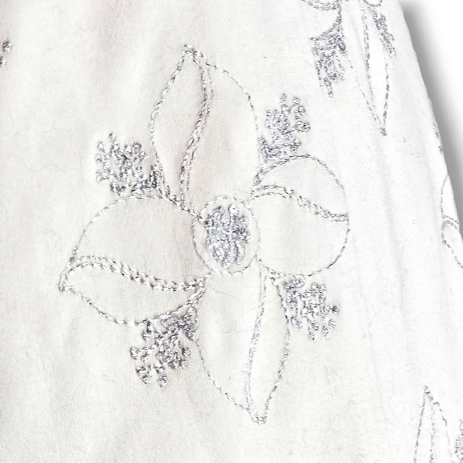 Other EUC Apostrophe Silver Floral Embroidery Skirt Sz. 16 Cream Size 38" / US 16 / IT 52 - 4 Thumbnail