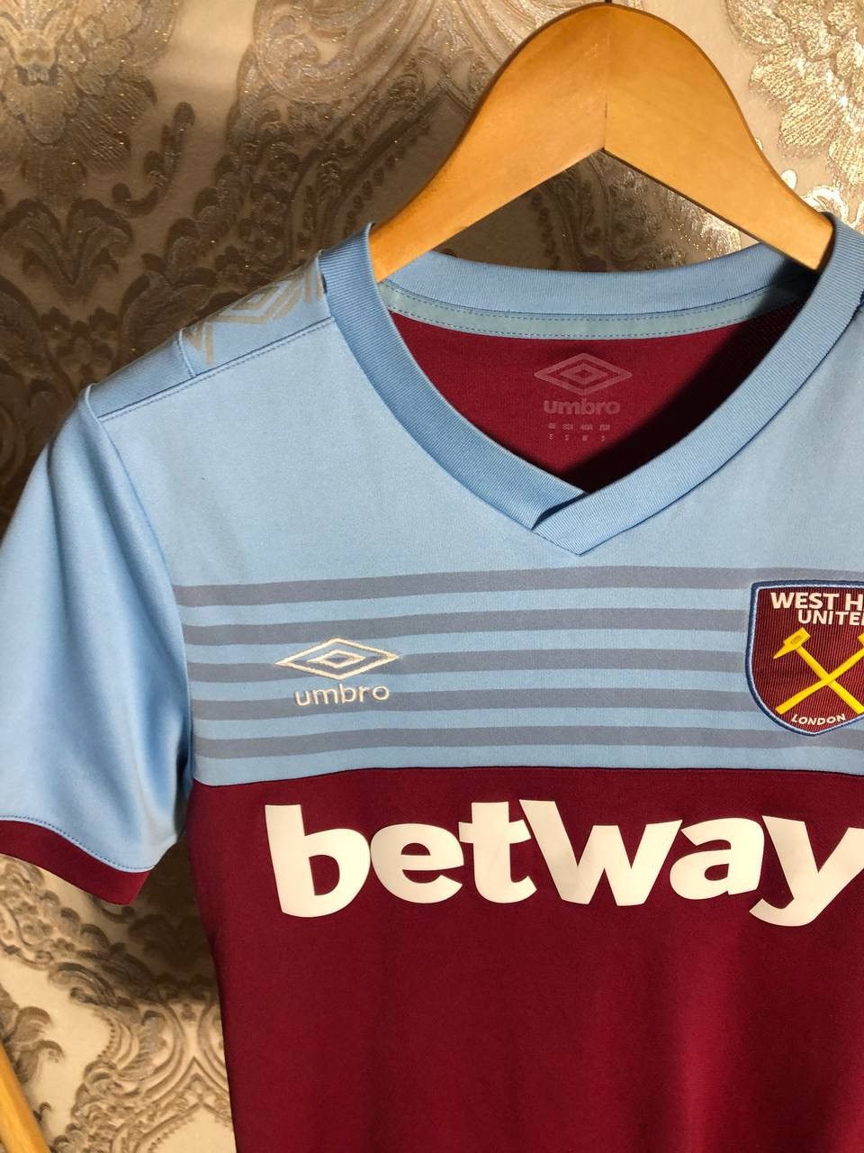 Umbro VINTAGE UMBRO WEST HAM UNITED ENGLAND SOCCER JERSEY Y2K 90s Size US S / EU 44-46 / 1 - 3 Thumbnail