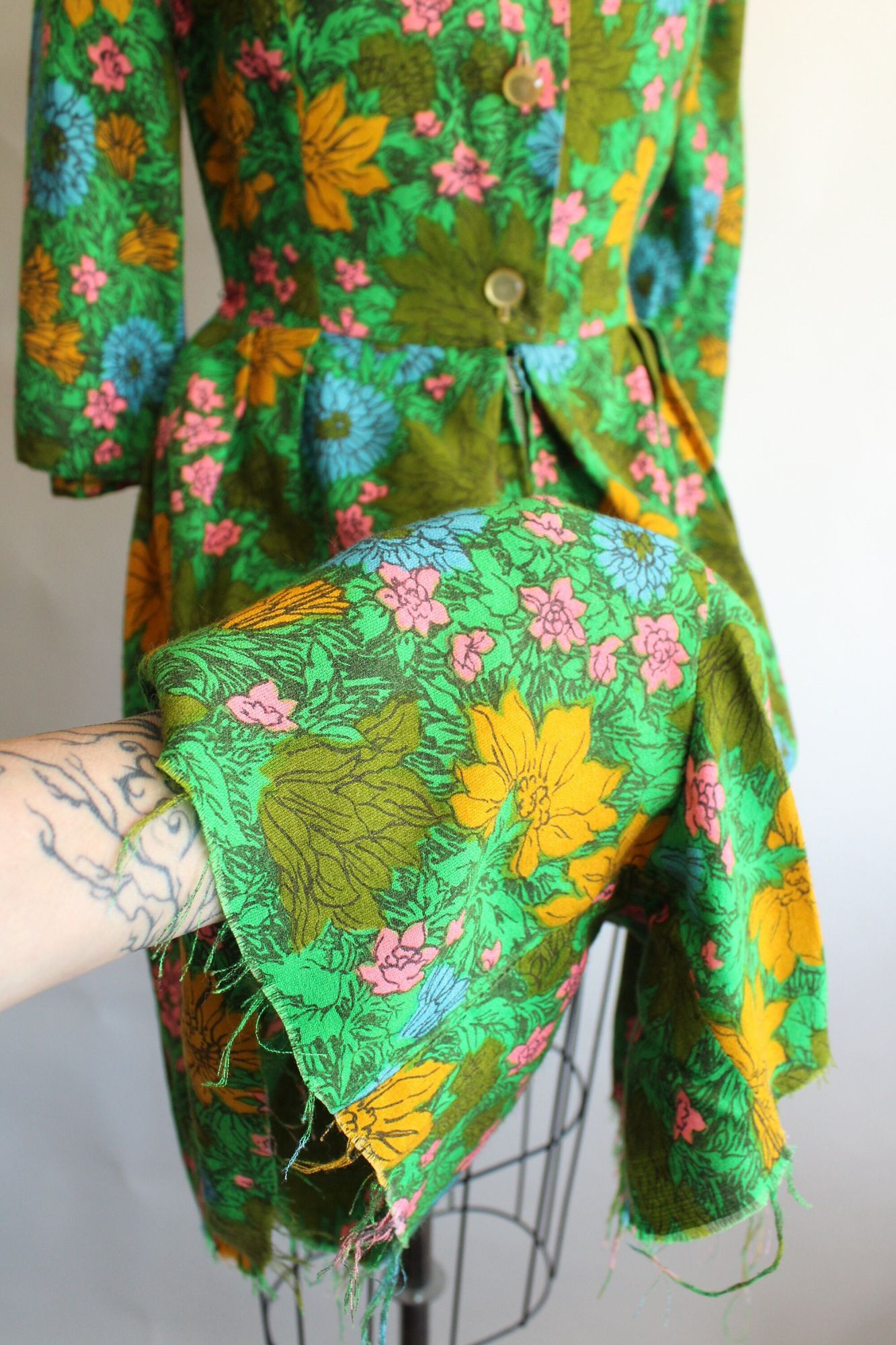 Vintage Vintage 1960s Jumpsuit, Rosa Ray Floral Print Cutoff Shorts Size 26" / US 2 / IT 38 - 9 Thumbnail