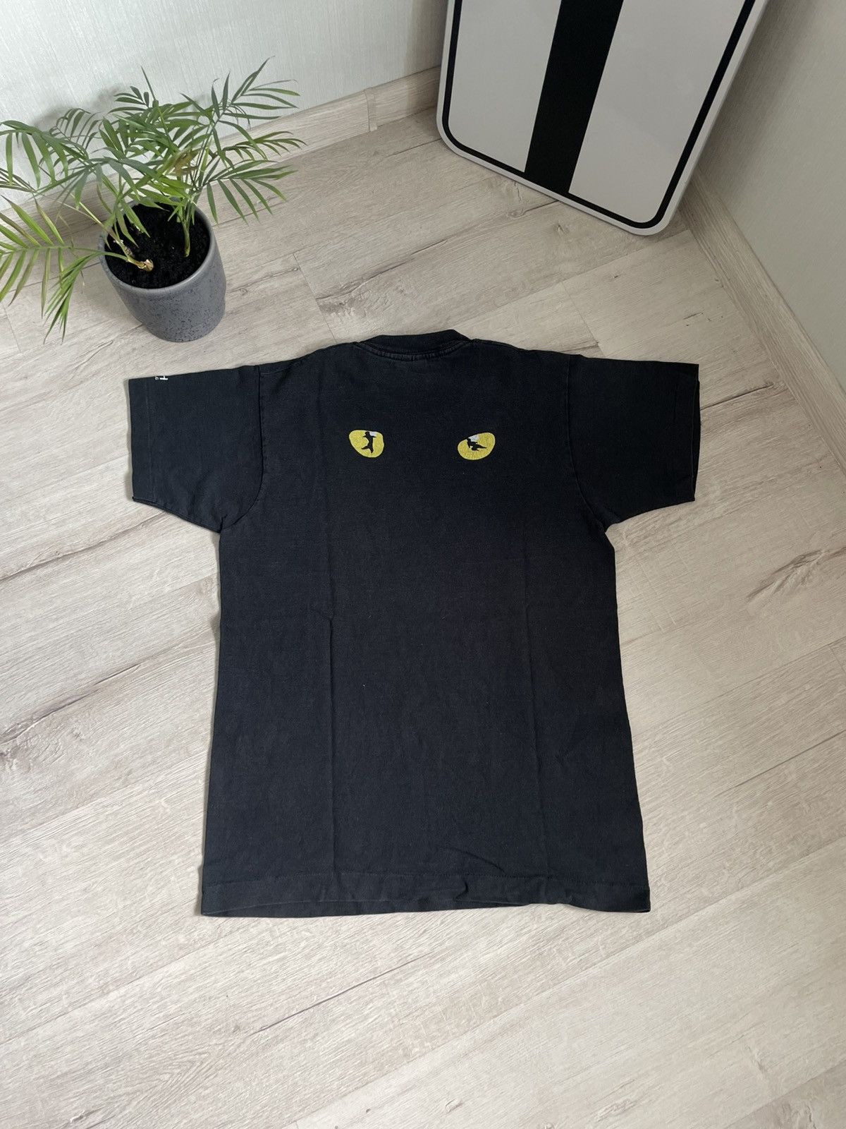 Band Tees Vintage 1981 The Cats Rock Band T-shirt Zurich Hard Metal Size US M / EU 48-50 / 2 - 2 Thumbnail