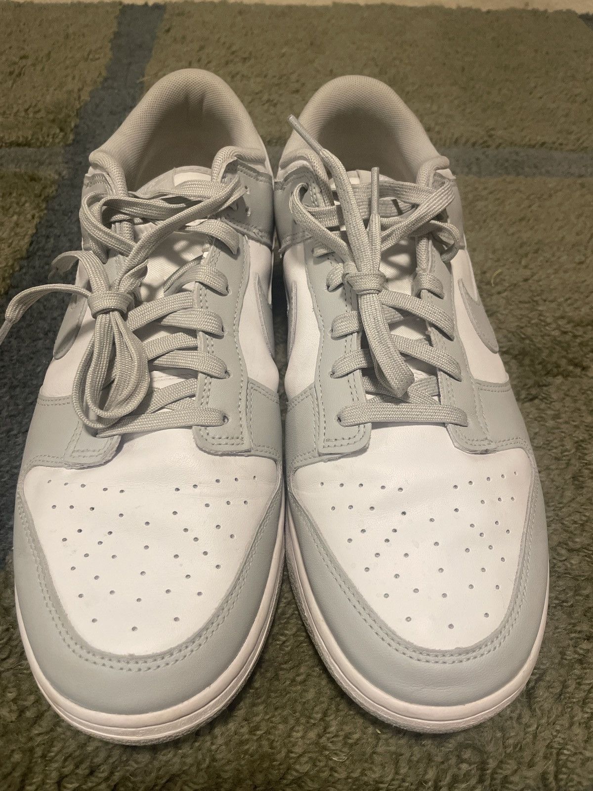 Nike Excellent Condition Wolf Grey and White Low Dunk in Size 13 Size US 13 / EU 46 - 4 Thumbnail