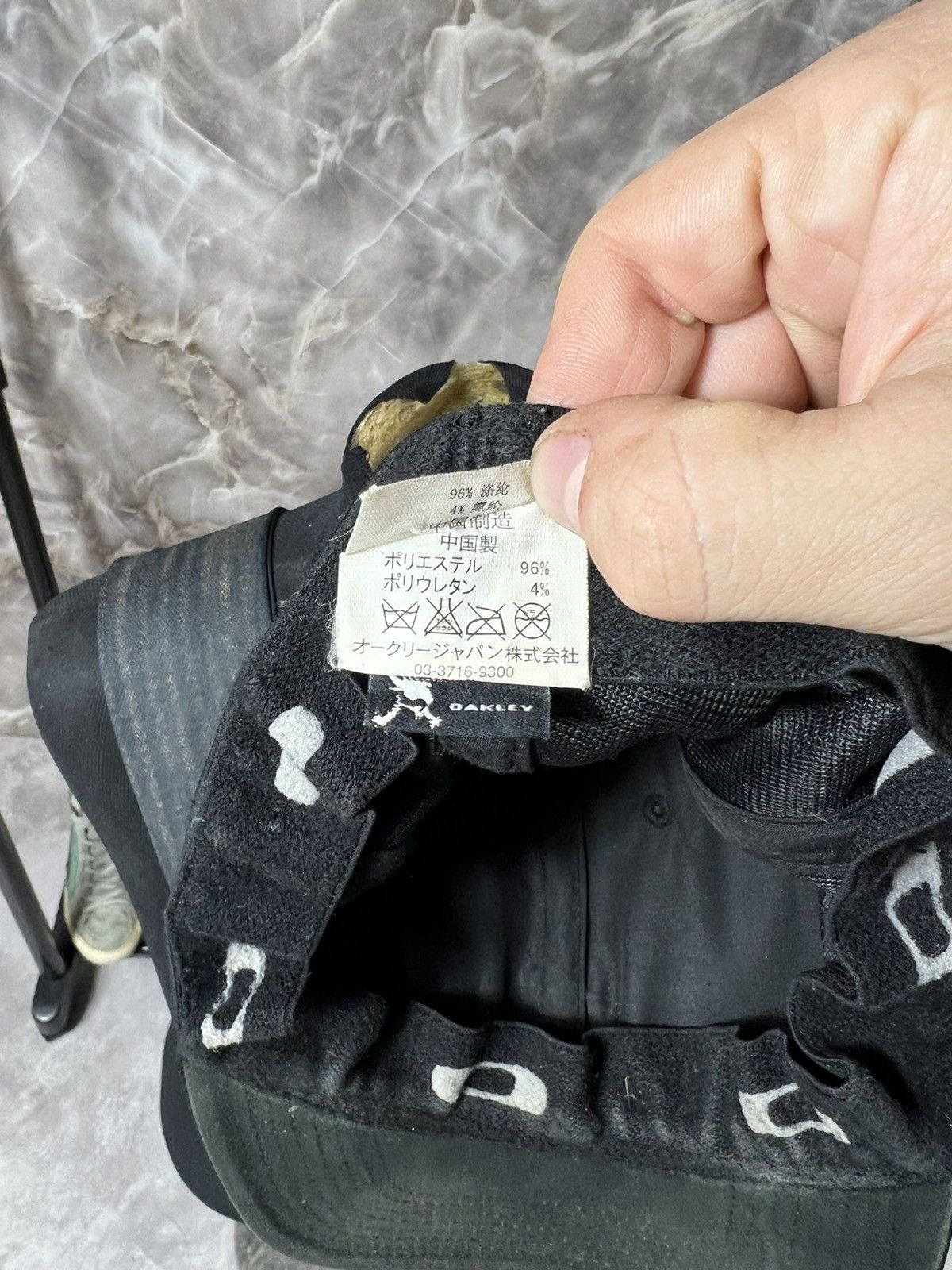 Vintage Vintage Oakley Black Faded Y2k Cap Size ONE SIZE - 7 Thumbnail