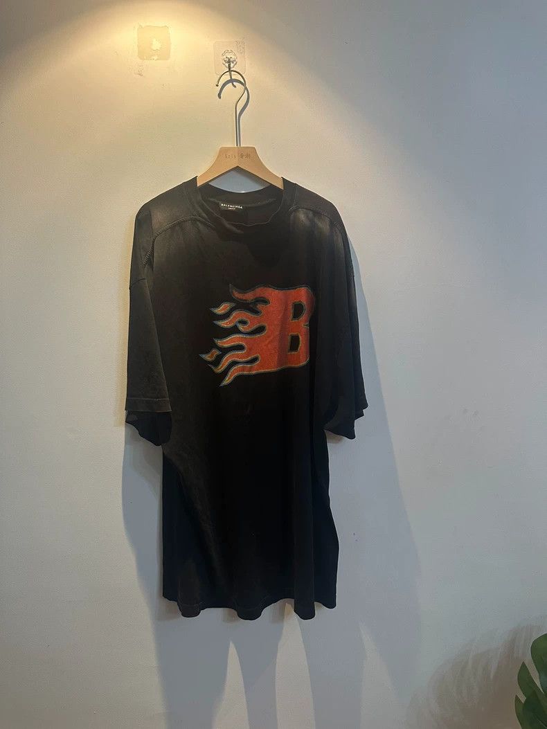 Balenciaga Balenciaga Flame Print Worn Tee Size US XXS / EU 40 - 1 Thumbnail