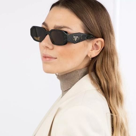 サングラス PRADA SS25 Woman SUNGLASSES (0PR 17WS 19D01T BLACK) Prada PR 17WS Sunglasses | LensCrafters