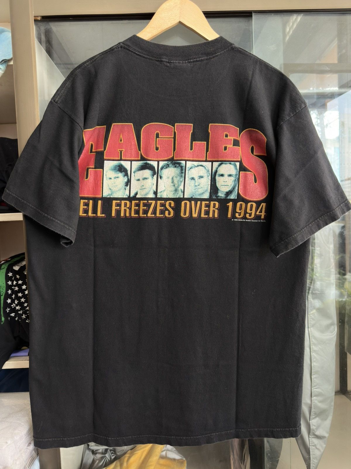 Band Tees Vintage 1994 The Eagles Hotel California Giant T Shirt Size US XL / EU 56 / 4 - 6 Thumbnail