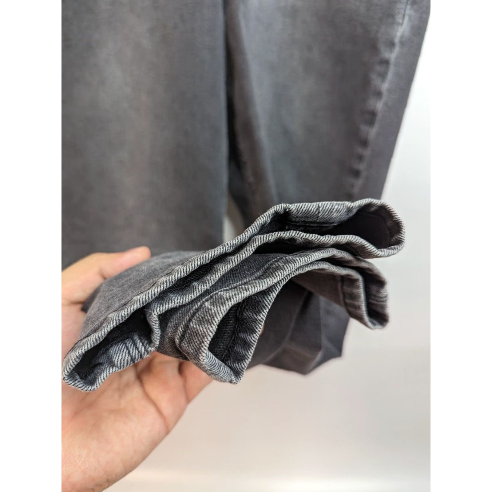 American Eagle Outfitters American Eagle Outfitters Jeans Mom Jean Denim Black Size 10 Stretch 32in Inseam 27in Waist 32in 5-Pocket XS? Size 32" / US 10 / IT 46 - 4 Thumbnail