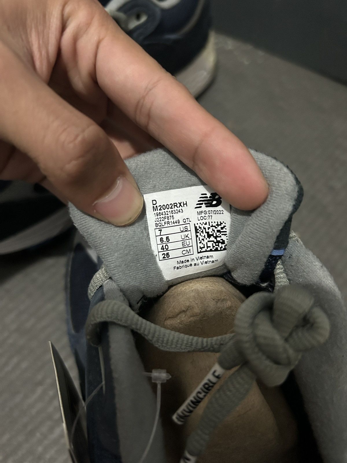 New Balance new balance 2002r invincible Size US 7 / EU 40 - 4 Thumbnail