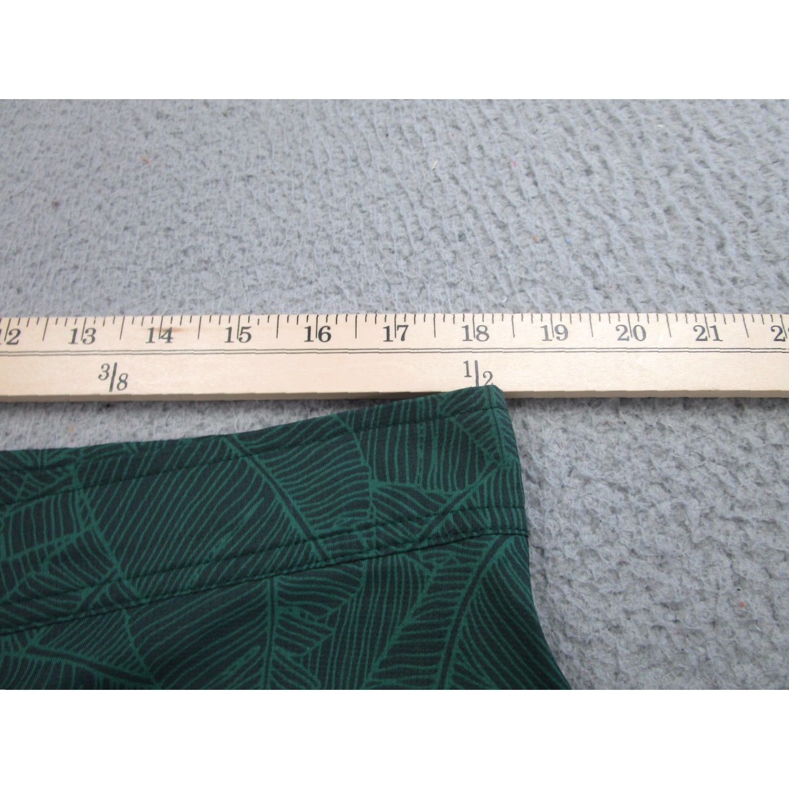 Vintage Mack Weldon Shorts Mens 35/36 Green Leaf Print Stretch Zip Pocket Swim Trunks Size US 36 / EU 52 - 2 Thumbnail