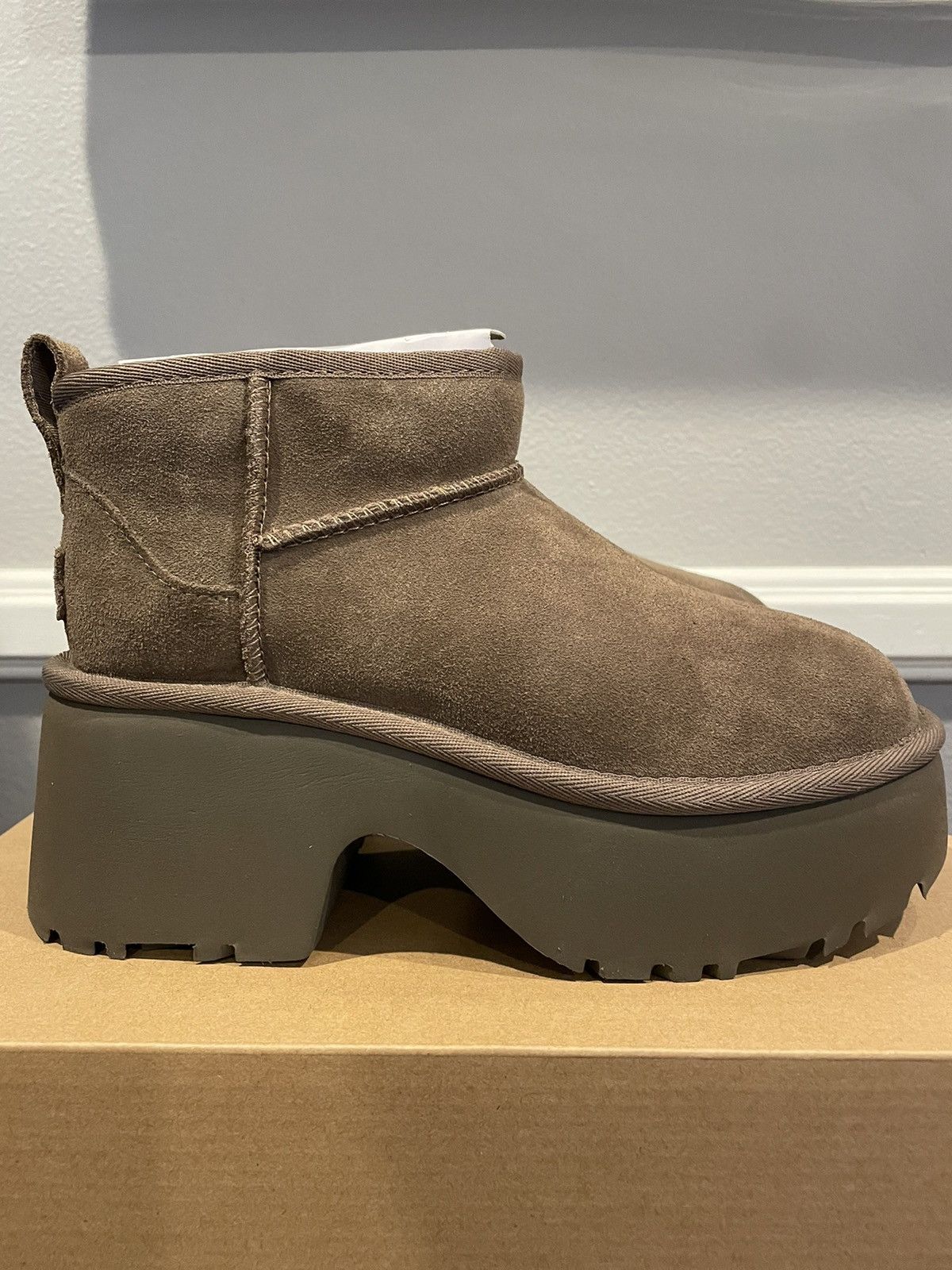 Ugg UGG Classic Ultra Mini New Heights Boot Hickory Size 5 Women Size US 5 / IT 35 - 2 Thumbnail