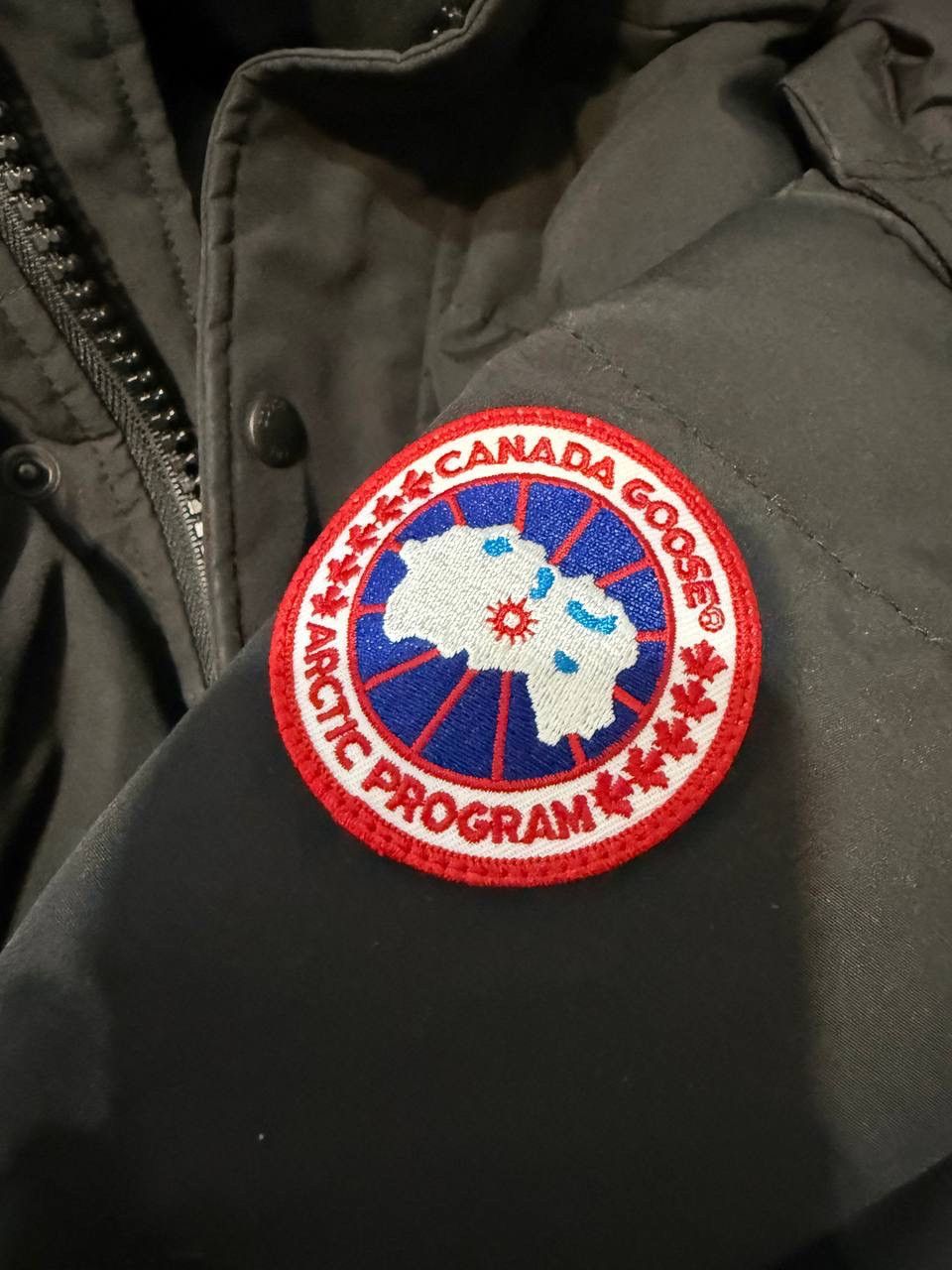 Canada Goose Canada Goose Wyndham Parka Size US XL / EU 56 / 4 - 4 Thumbnail