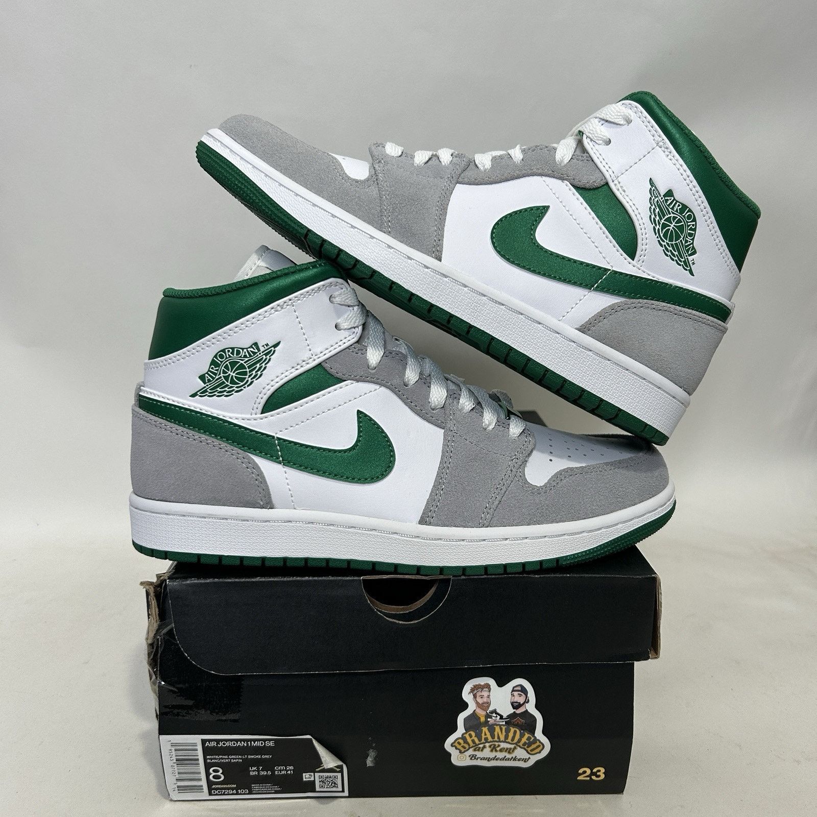 Nike Nike Air Jordan 1 Retro Mid SE “Light Smoke Grey Pine Green” Size US 8 / EU 41 - 1 Thumbnail