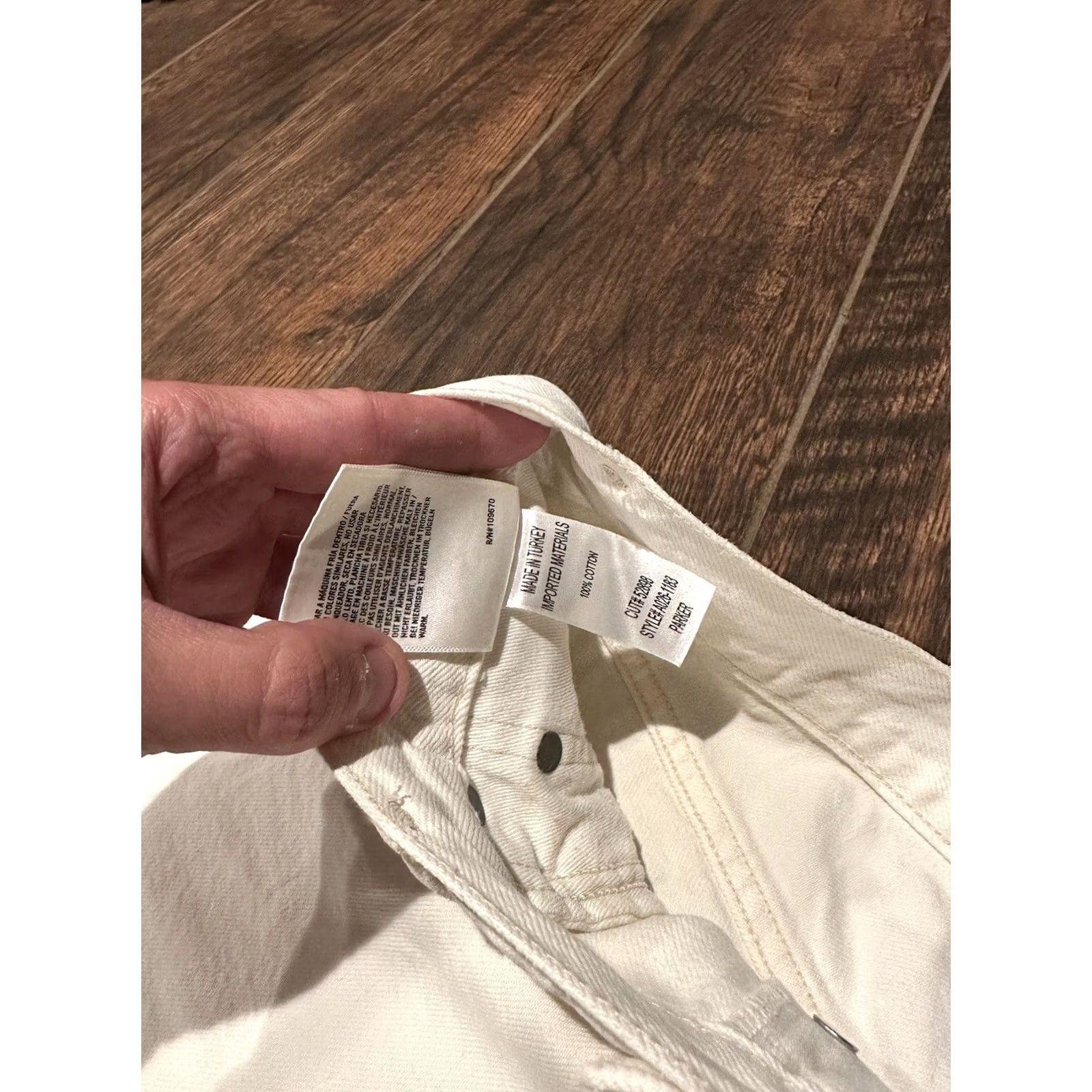 Agolde AGOLDE Parker Cream Distressed Shorts 27 Denim 100% Cotton Women Ivory Cut-Off Jeans Parker 27 Womens Distressed Short Shorts 27 Size 27" / US 4 / IT 40 - 6 Thumbnail